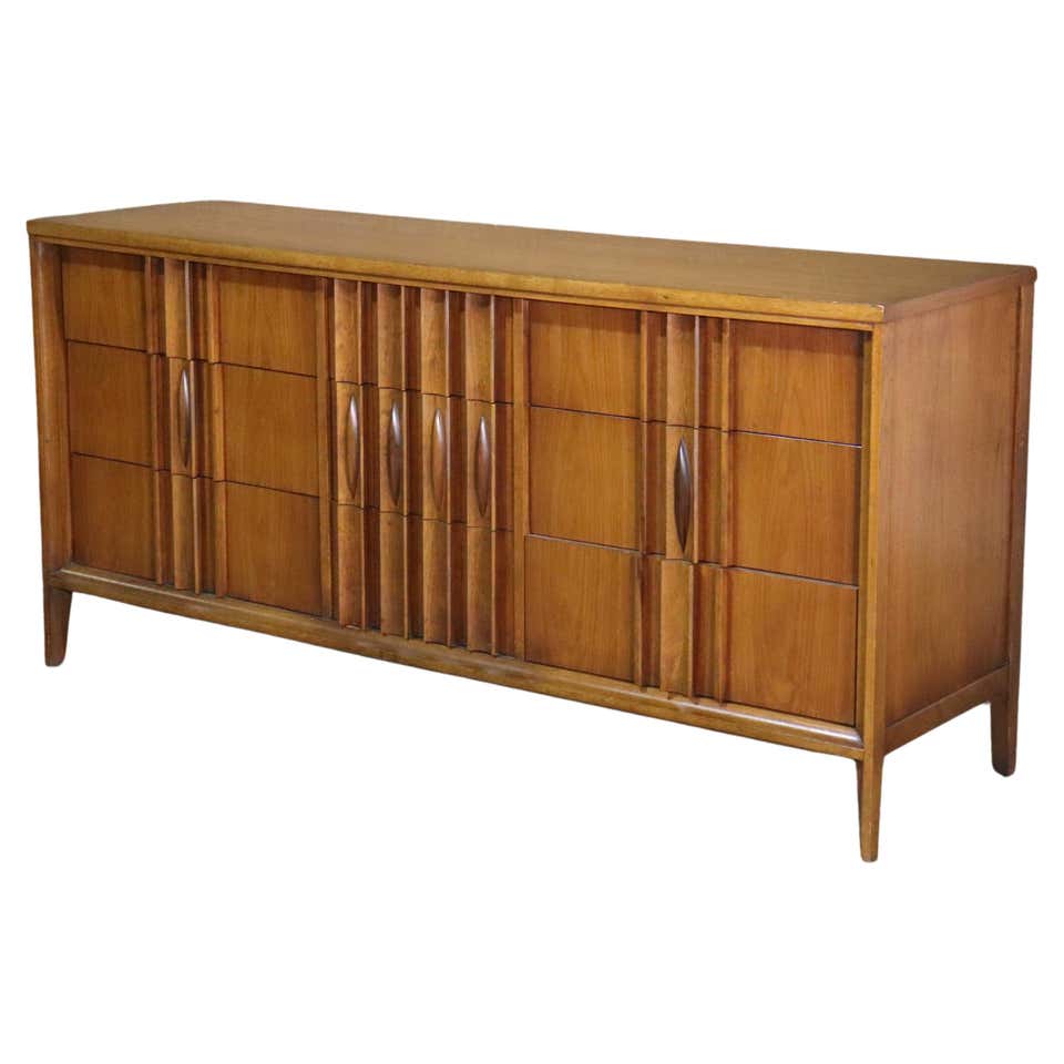 Broyhill 'Emphasis' Series Dresser For Sale at 1stDibs broyhill