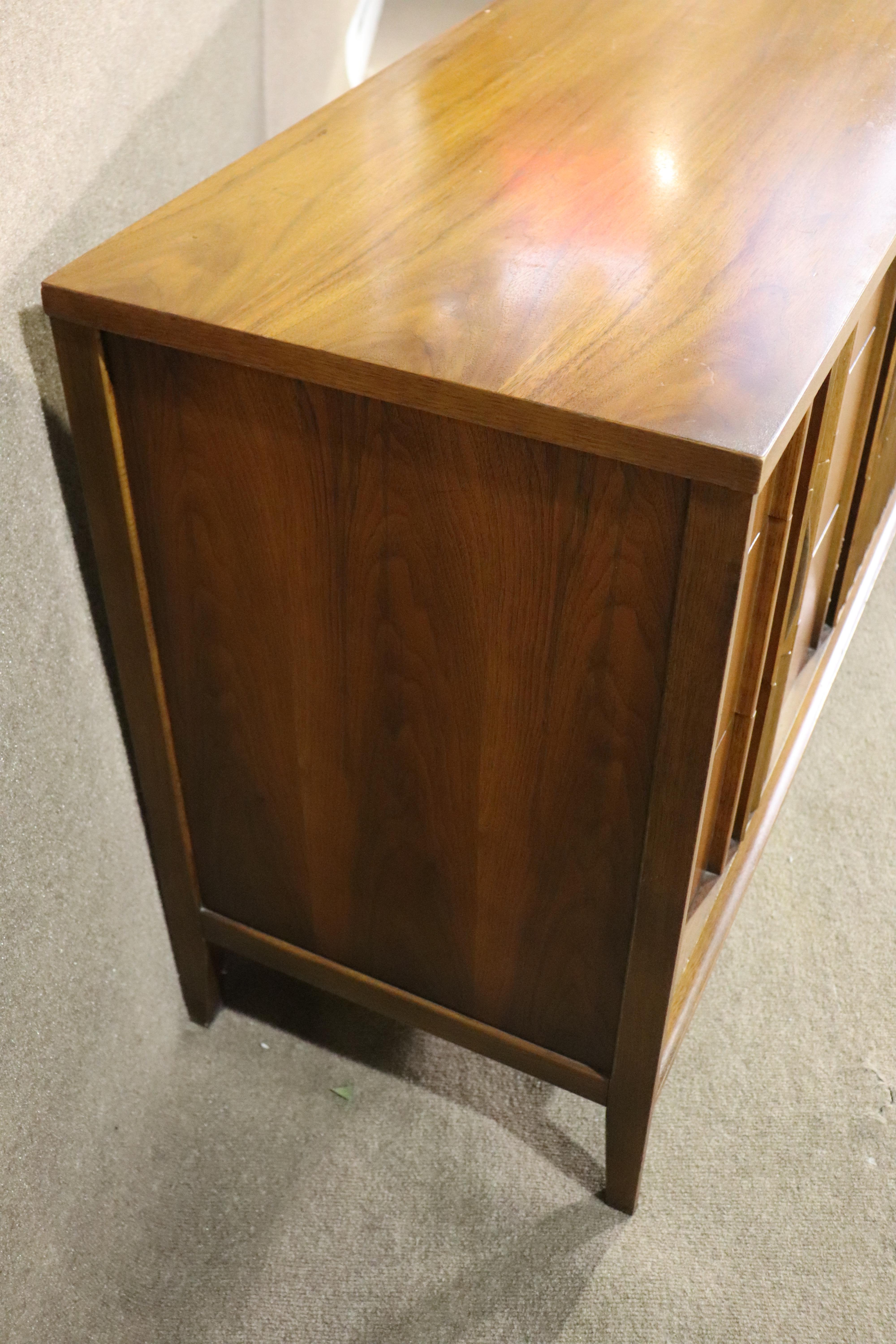 Mid-Century Modern Thomasville Dresser For Sale