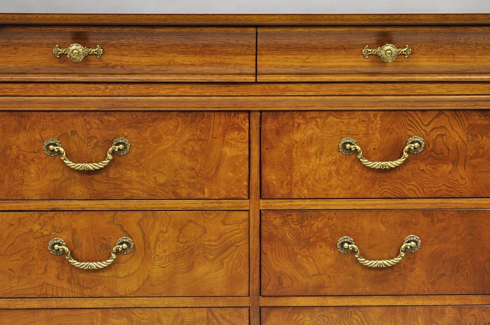 Stile provenzale Thomasville Elysee French Country Burl Wood 12 Cassetti Credenza in vendita