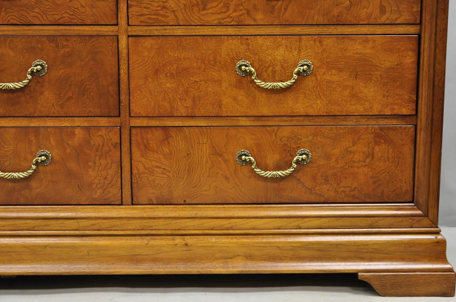 Sconosciuto Thomasville Elysee French Country Burl Wood 12 Cassetti Credenza in vendita