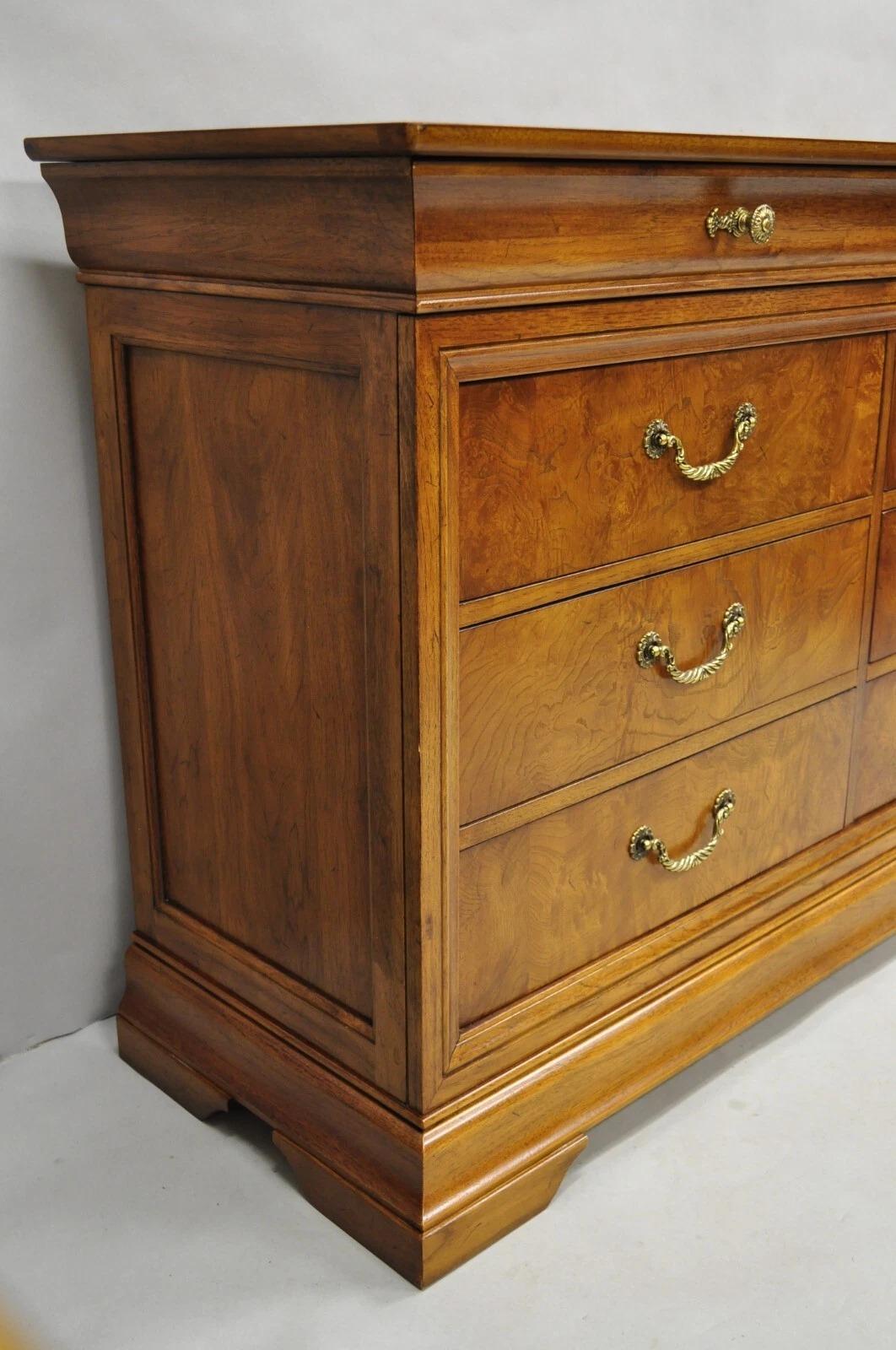 Ottone Thomasville Elysee French Country Burl Wood 12 Cassetti Credenza in vendita