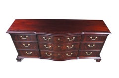 Cómoda de caoba Thomasville Flame con espejo desplegable y joyero