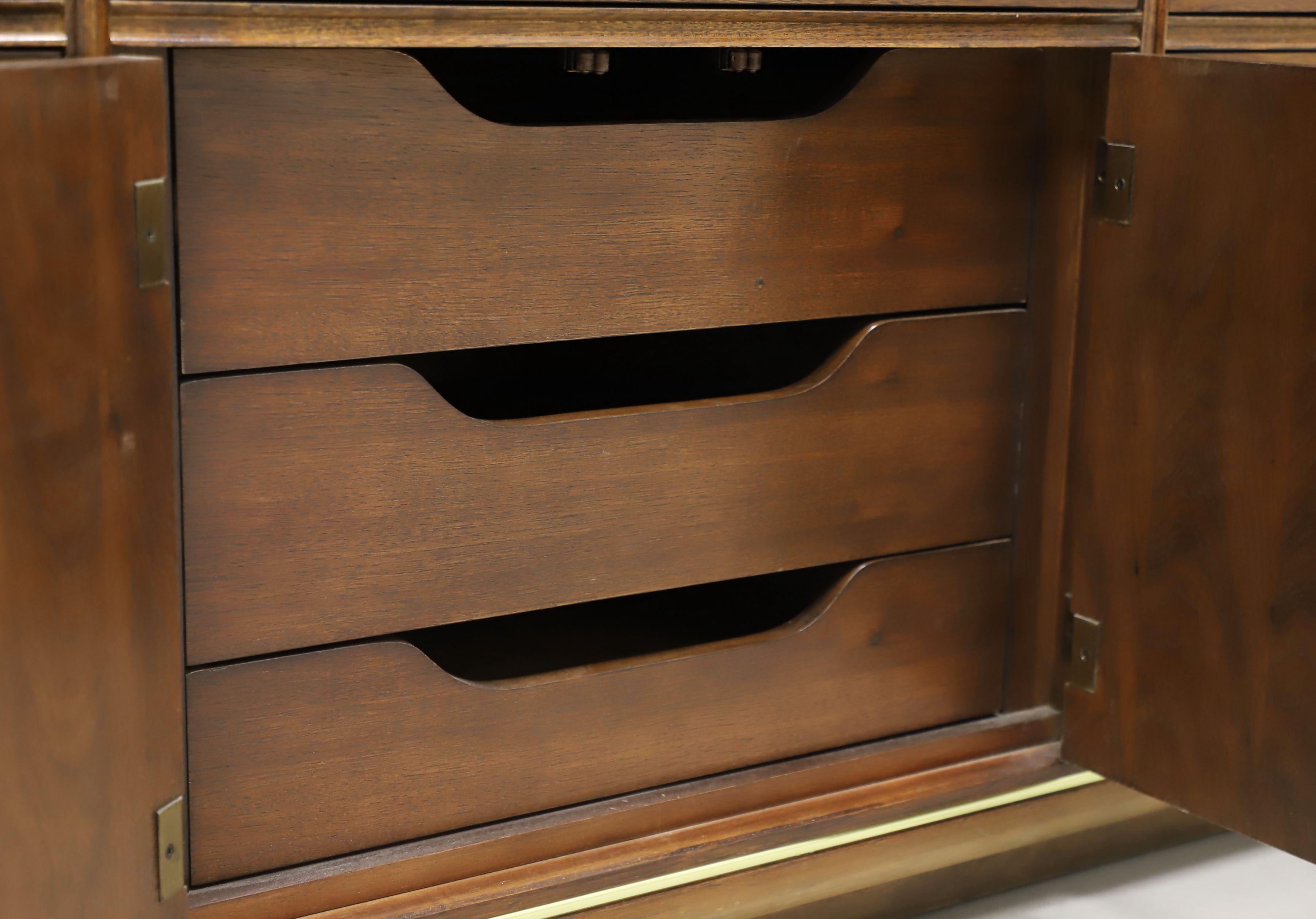 THOMASVILLE Founders Collection Walnut Post-Modern Triple Dresser For Sale 3