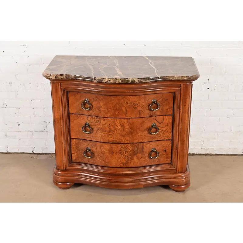 Luigi Filippo Thomasville Cassettone in legno di radica Louis Philippe con piano in marmo in vendita