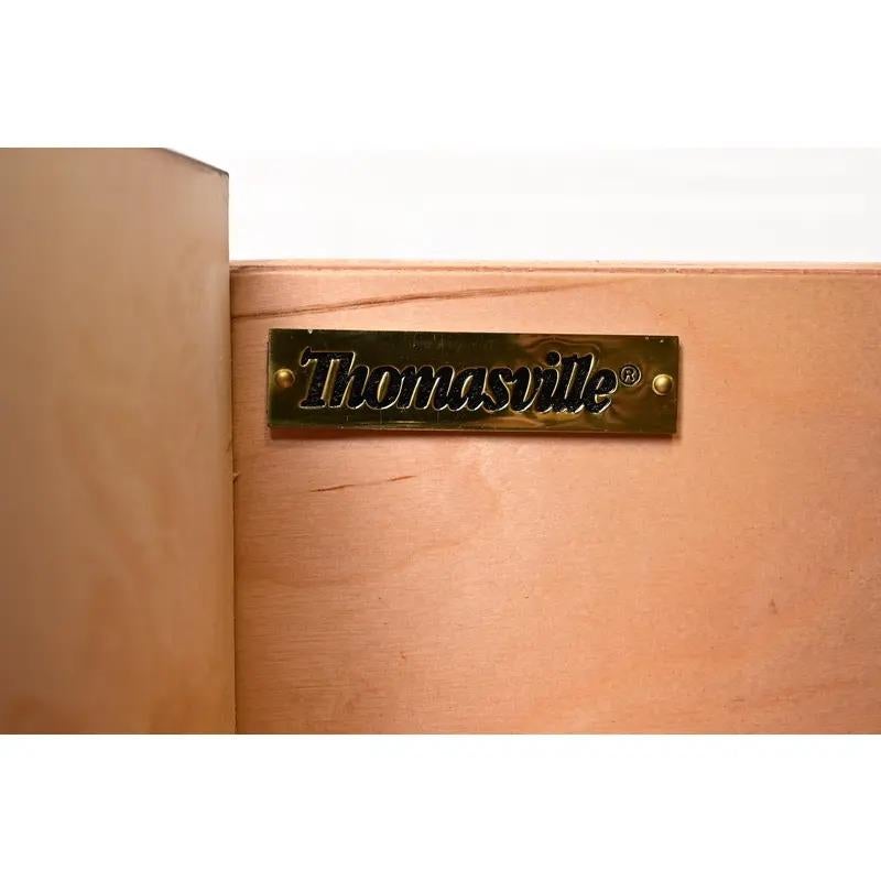 Ottone Thomasville Cassettone in legno di radica Louis Philippe con piano in marmo in vendita