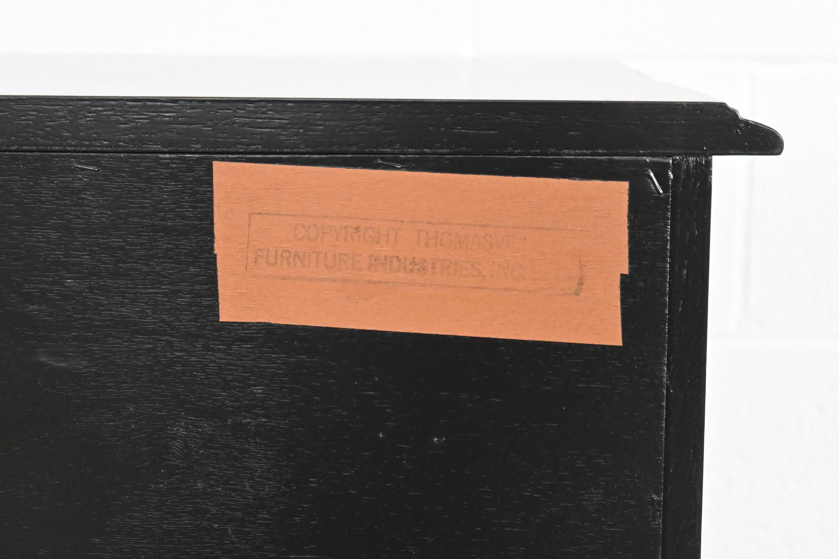 Thomasville French Provincial Black Lacquered Nightstands, Pair For Sale 3