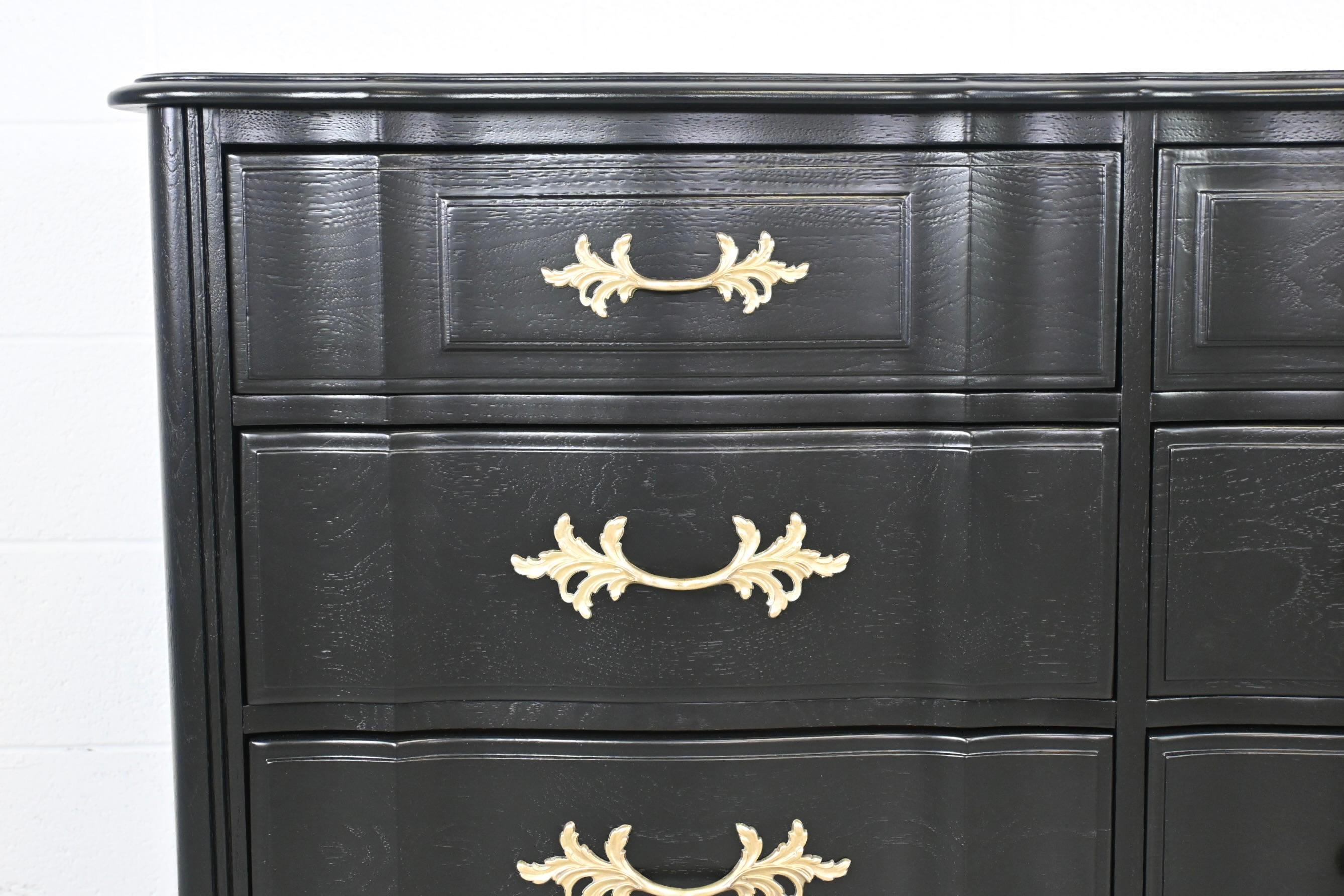Thomasville French Provincial Black Lacquered Nine-Drawer Dresser For Sale 1