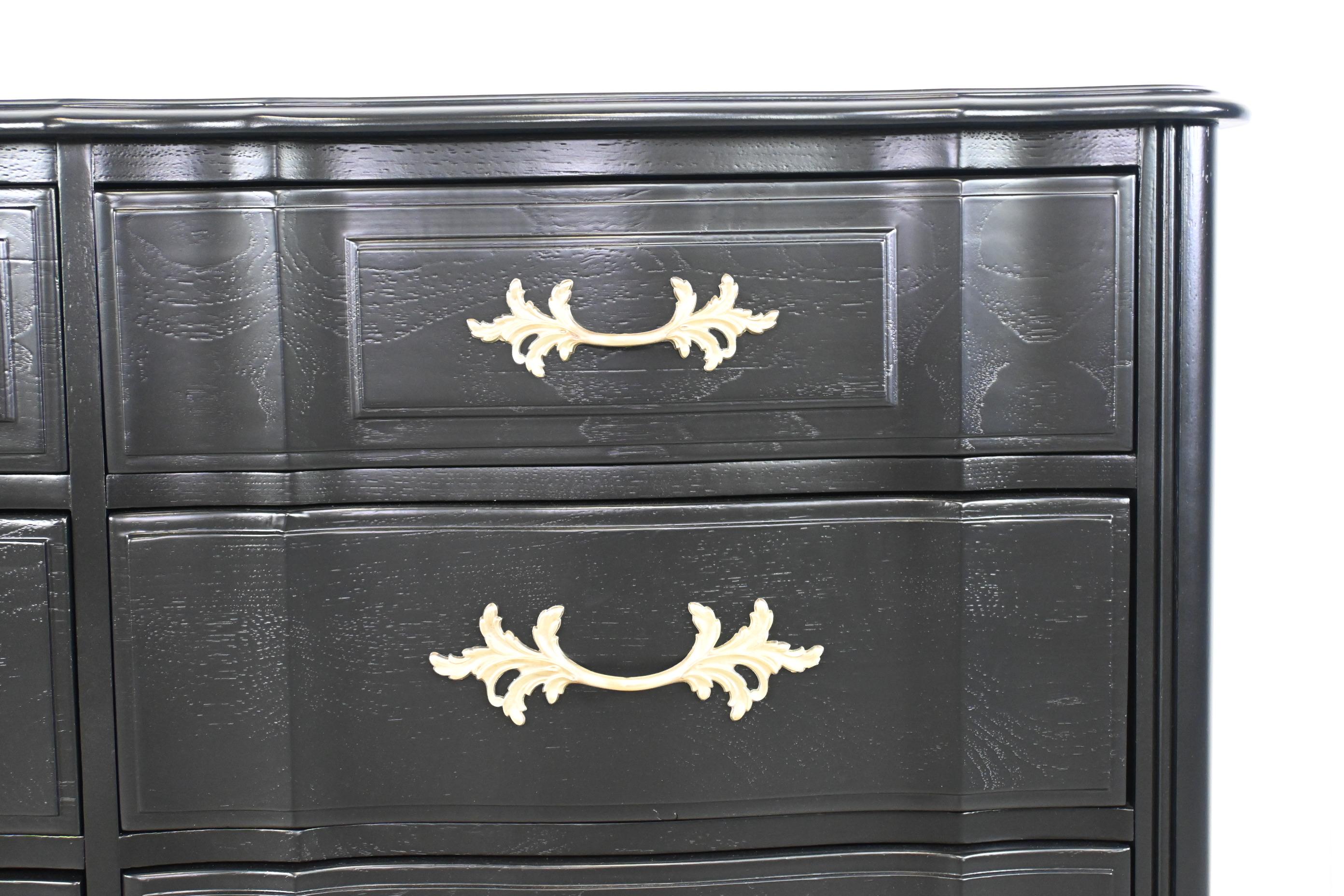 Thomasville French Provincial Black Lacquered Nine-Drawer Dresser For Sale 2