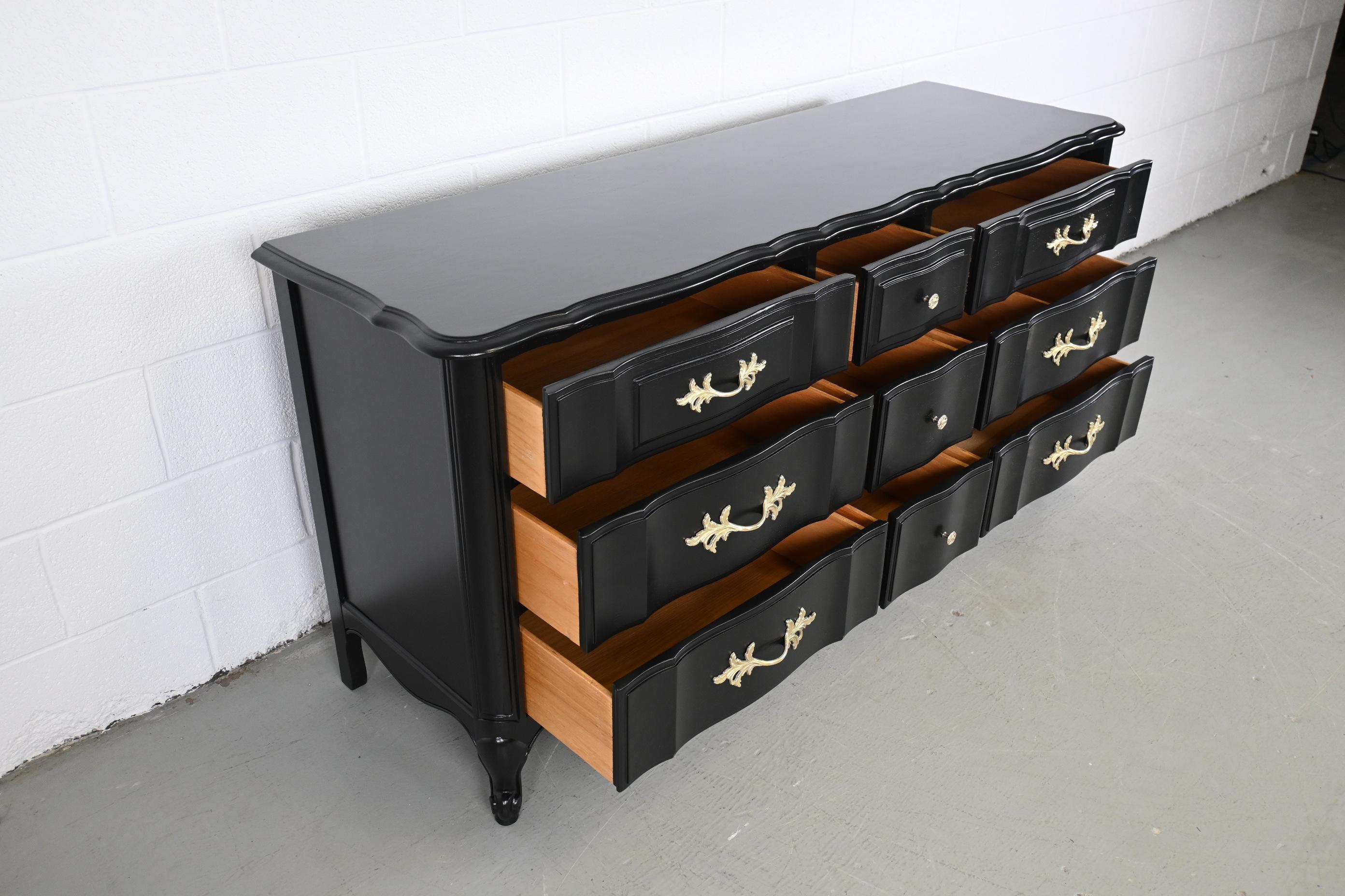 American Thomasville French Provincial Black Lacquered Nine-Drawer Dresser For Sale