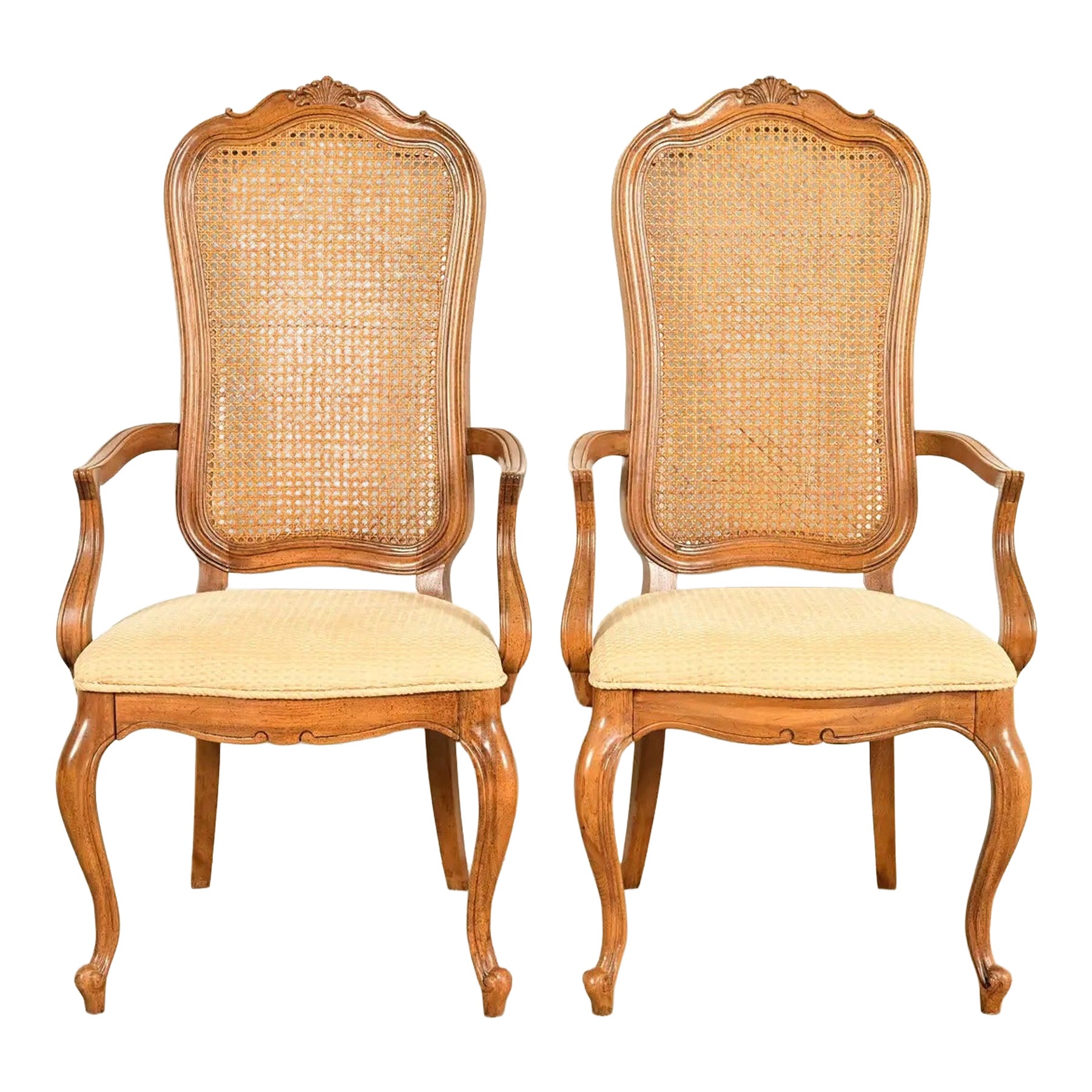 Fauteuils Thomasville de style provincial français Louis XV, en noyer sculpté et avec dossier en rotin