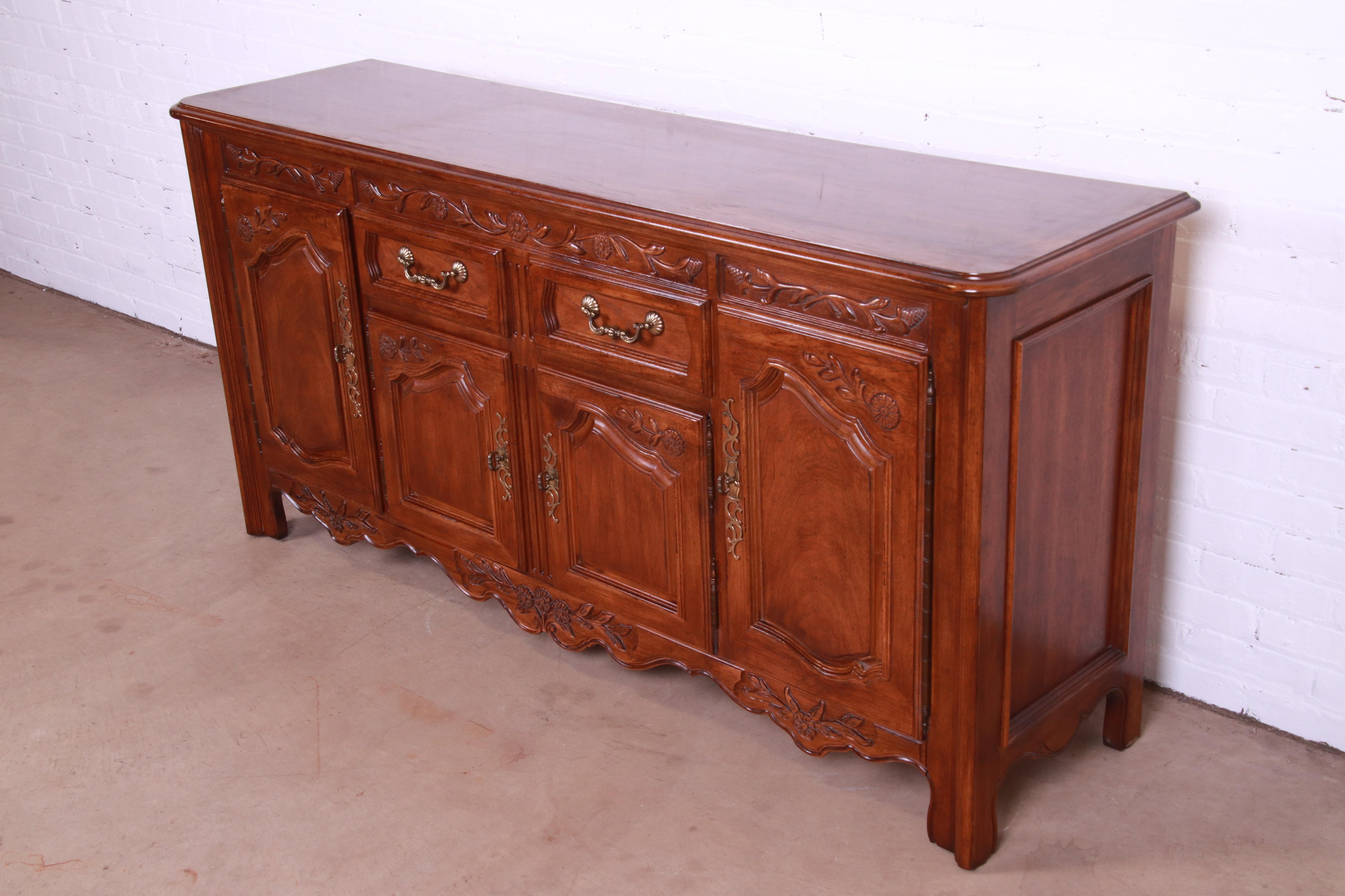 American Thomasville French Provincial Louis XV Carved Walnut Sideboard Credenza For Sale
