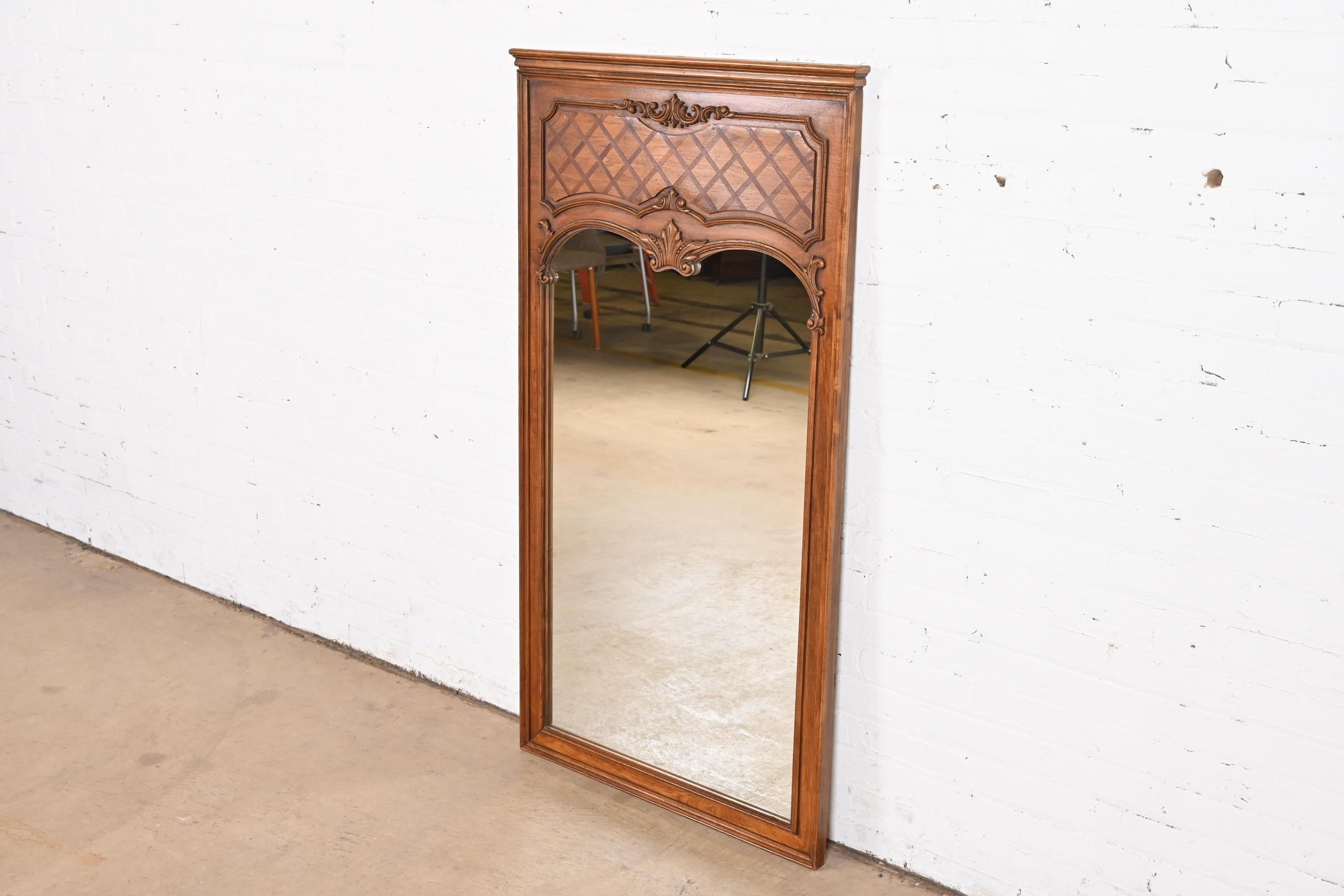 American Thomasville French Provincial Louis XV Carved Walnut Wall Mirror, 1970s For Sale