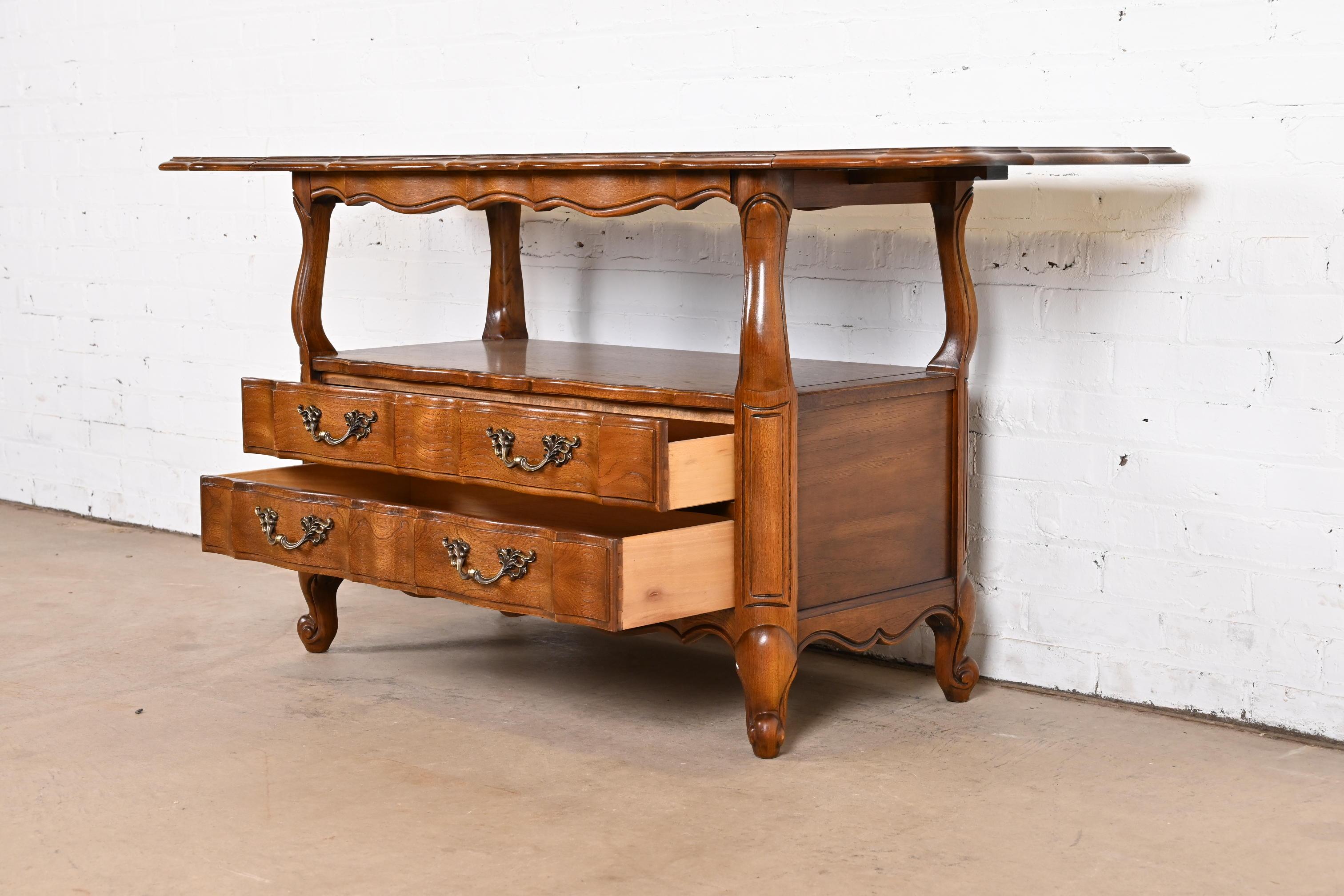 Thomasville - Armadio buffet o mobile bar in stile provinciale Luigi XV Pecan in vendita 3