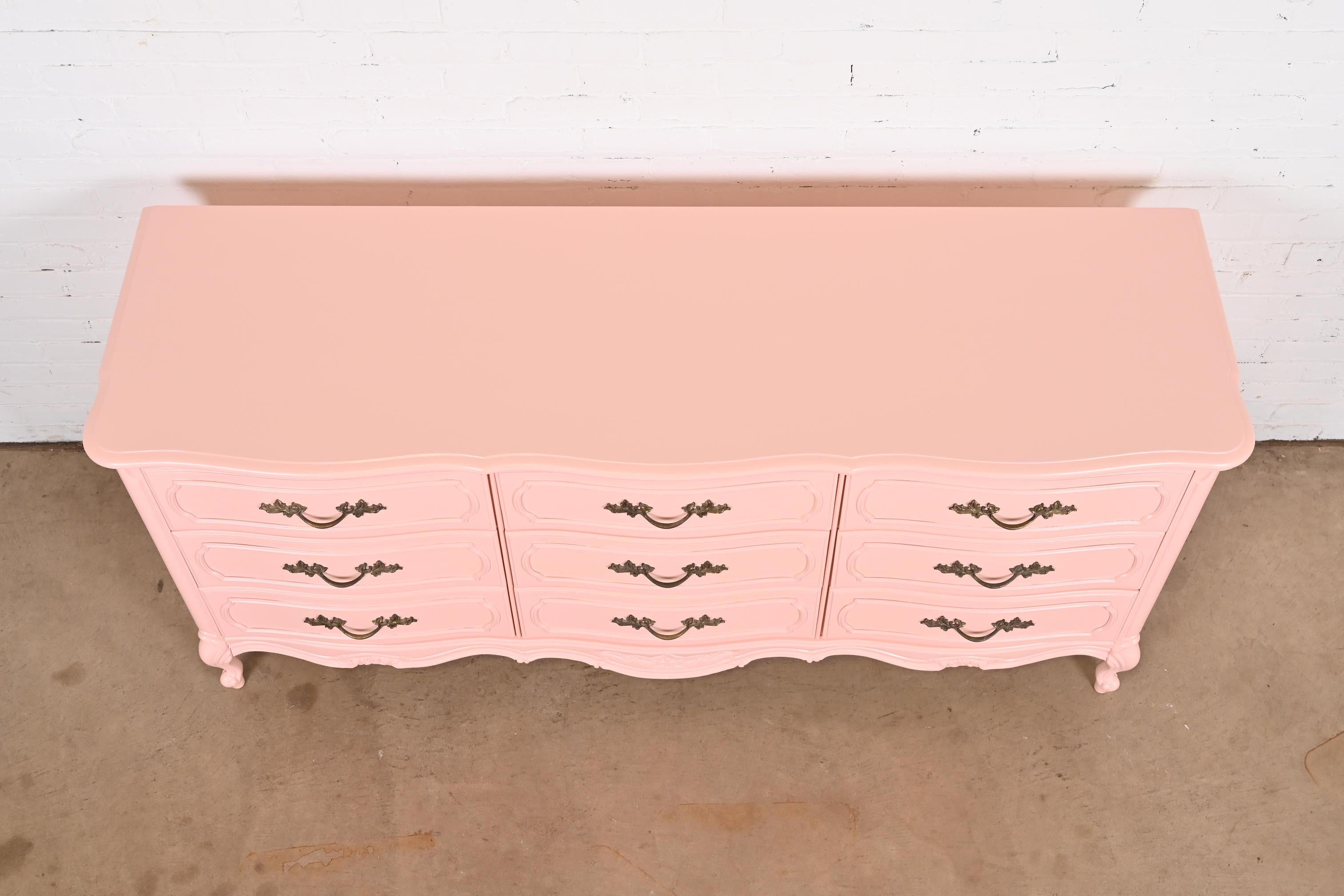Thomasville French Provincial Louis XV Pink Lacquered Triple Dresser, Refinished For Sale 4