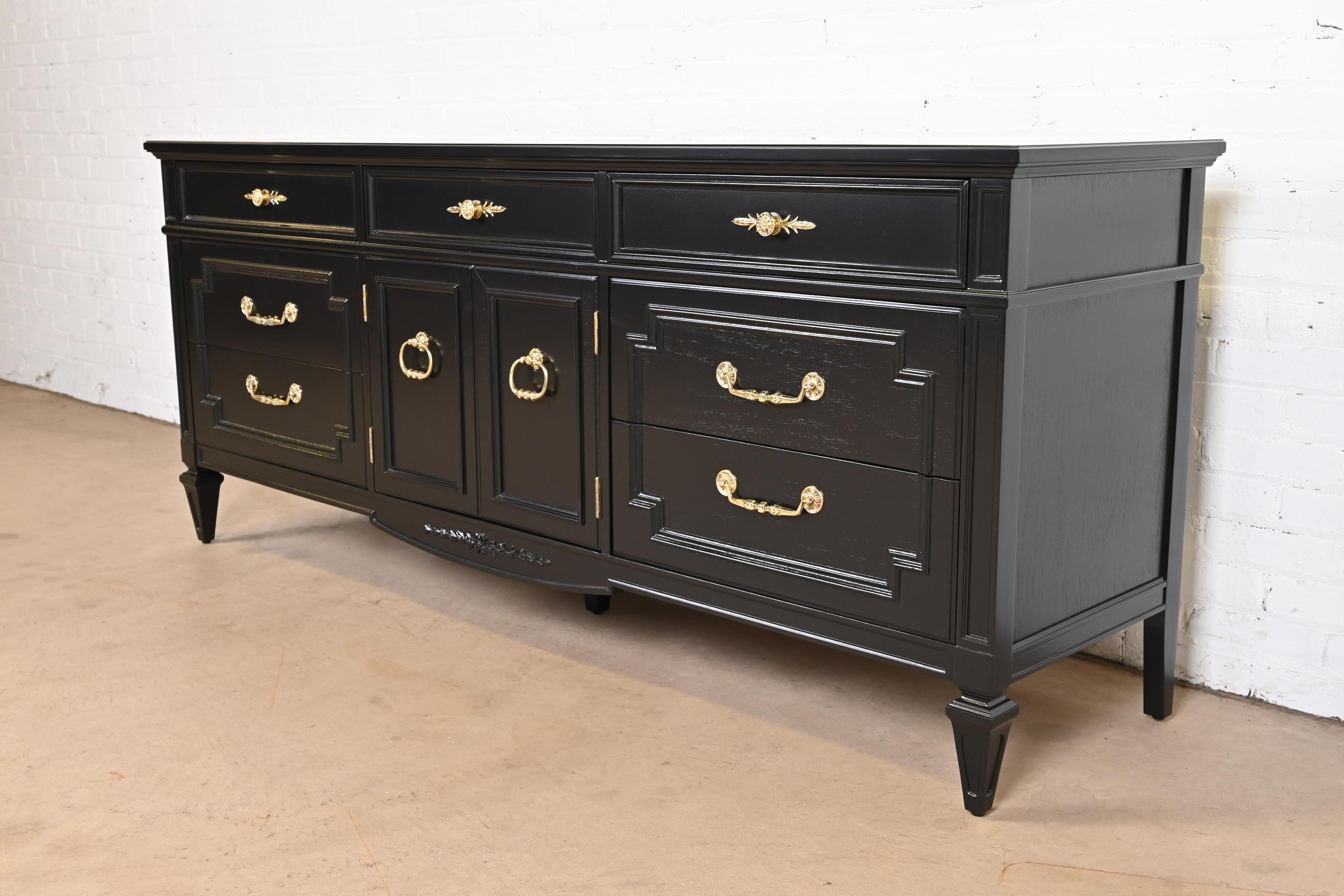 Thomasville French Regency Louis XVI Black Lacquered Dresser, Newly Refinished In Good Condition For Sale In South Bend, IN