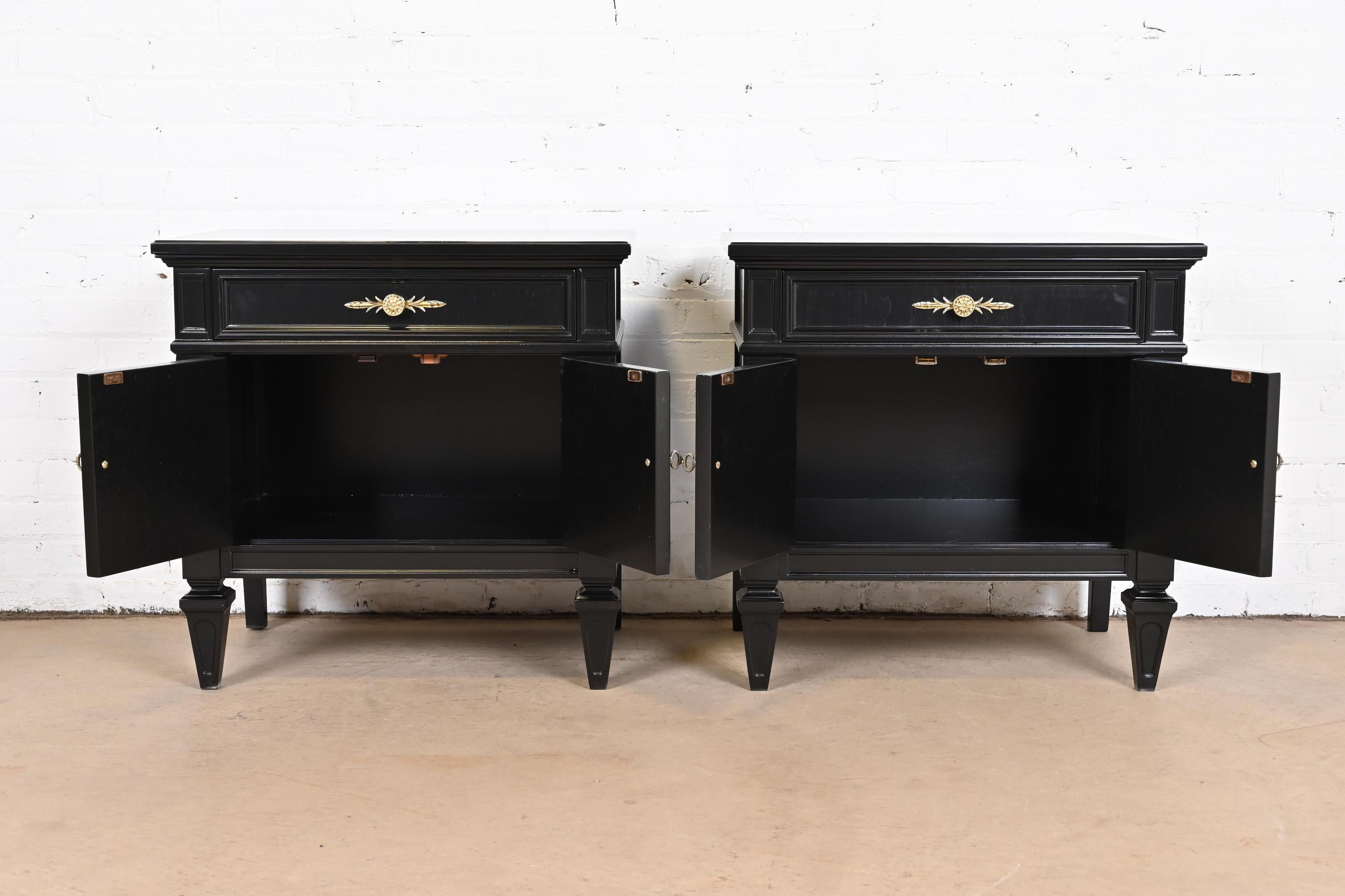 Thomasville French Regency Louis XVI Black Lacquered Nightstands, Refinished 2