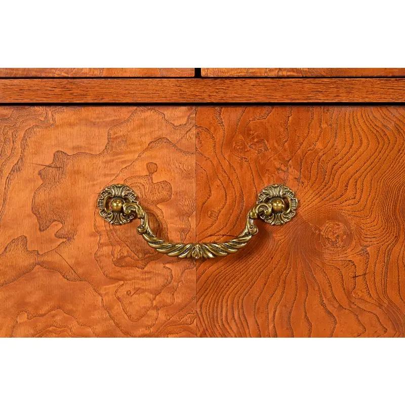 Coffre ou presse à linge de style Régence Louis XVI en bois de ronce pour homme en vente 3