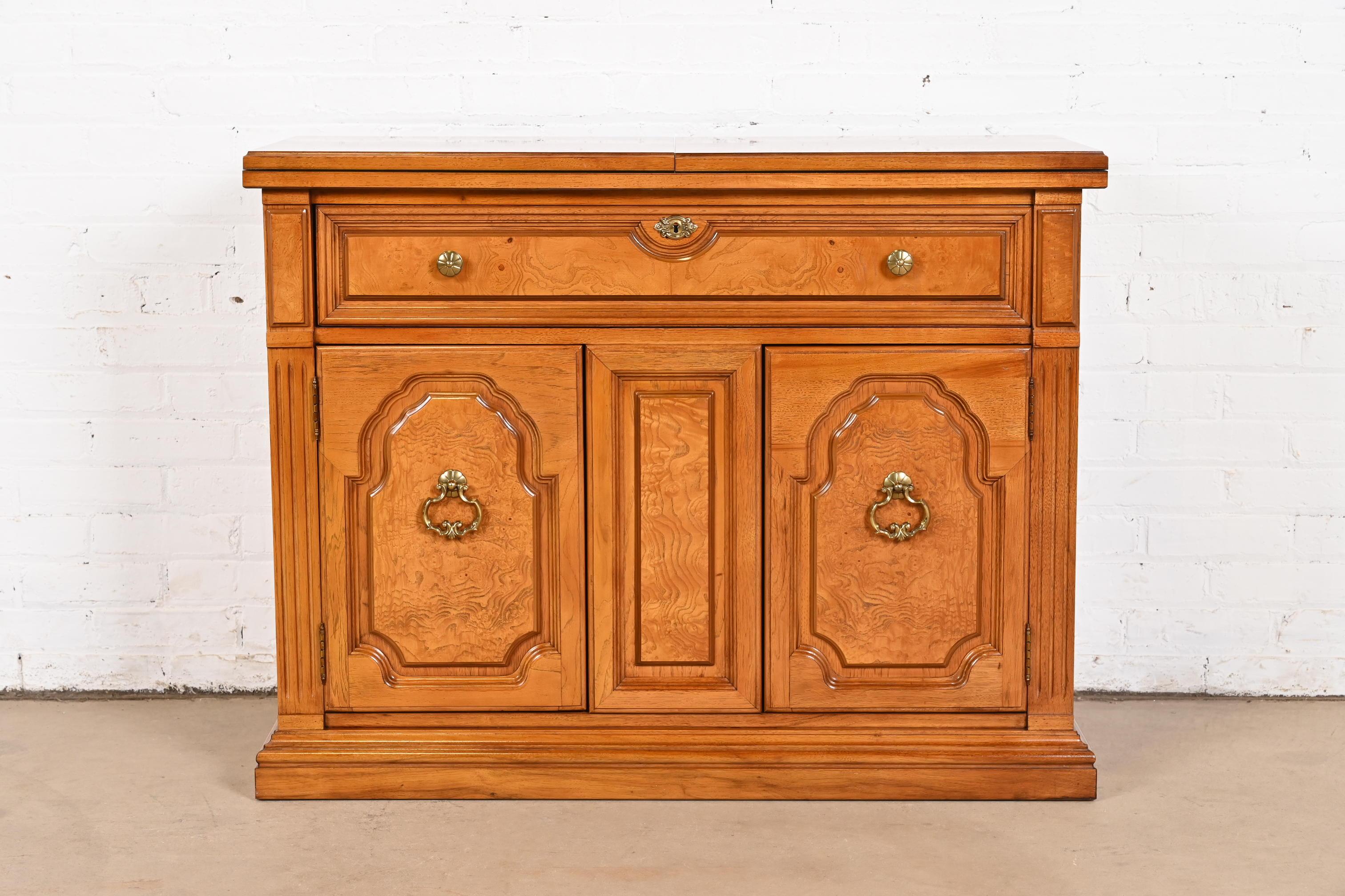 A beautiful Italian Provincial or French Regency Louis XVI style flip top buffet server or bar cabinet

By Thomasville

USA, Circa 1960s

Gorgeous carved burl wood and walnut, with original brass hardware.

Measures: 41.13