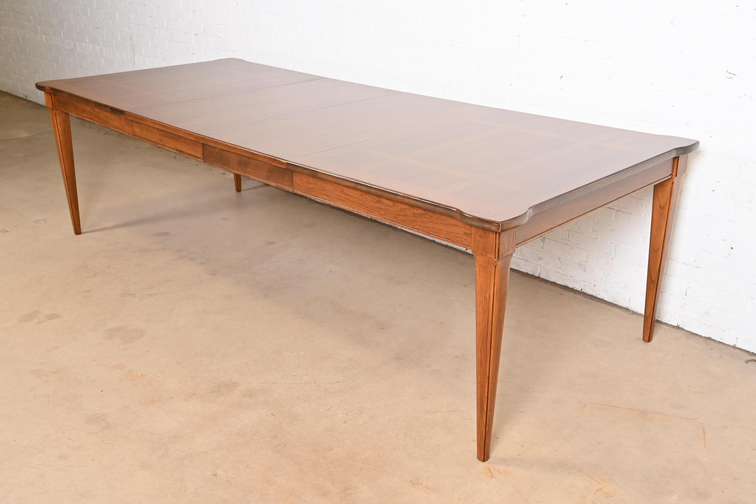 A gorgeous French Regency Louis XVI style extension dining table

By Thomasville

USA, Circa 1960s

Pecan wood, with inlaid parquetry top.

Measures: 66