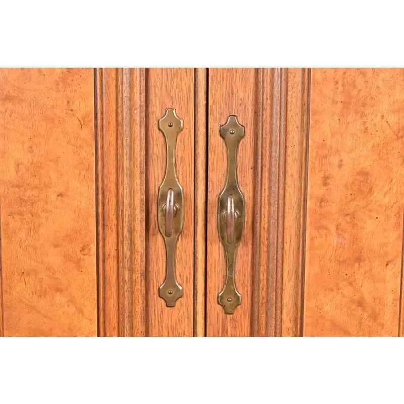 Coffre d'homme Louis XVI Régence française en noyer et bois de ronce en vente 5