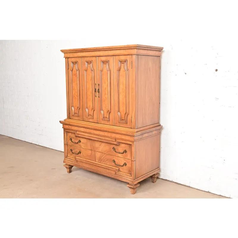 Coffre d'homme Louis XVI Régence française en noyer et bois de ronce Bon état - En vente à South Bend, IN