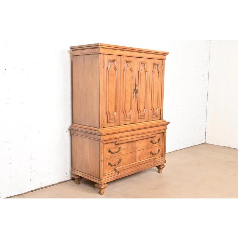 Milieu du XXe siècle Coffre d'homme Louis XVI Régence française en noyer et bois de ronce en vente