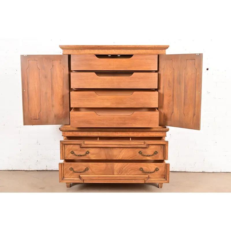 Coffre d'homme Louis XVI Régence française en noyer et bois de ronce en vente 1