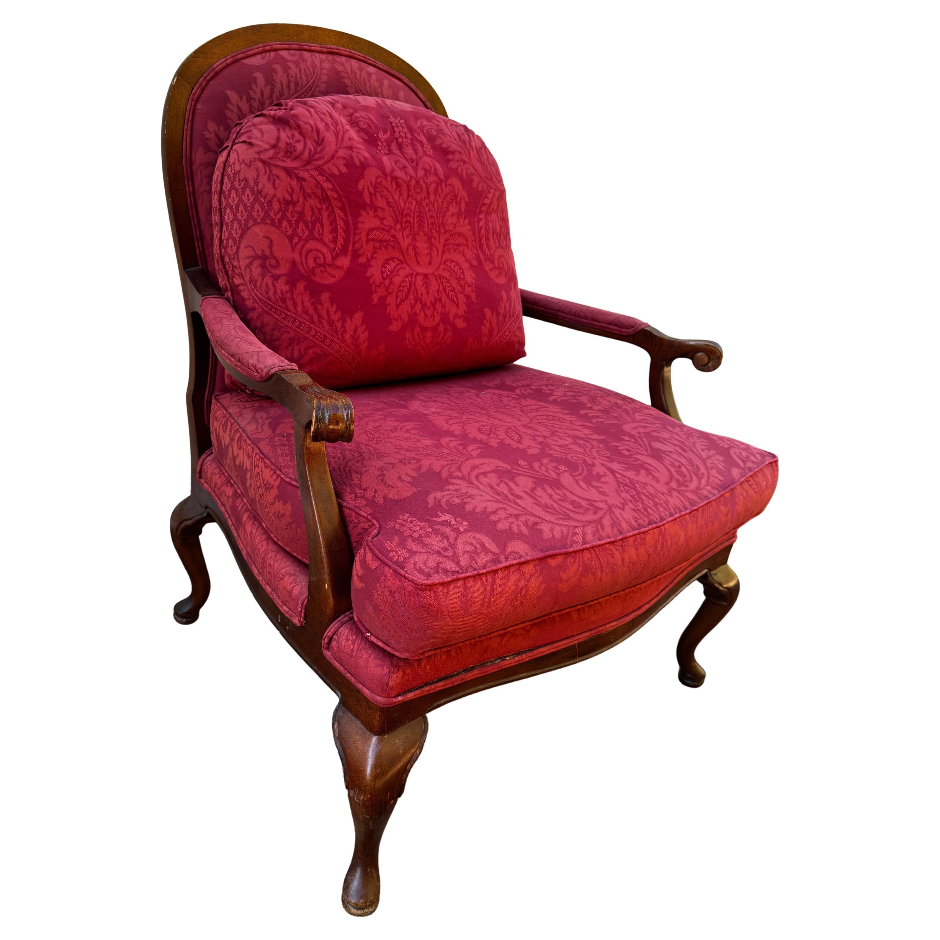 Thomasville Furniture Queen Anne Style Upholstered Walnut Armchair en vente