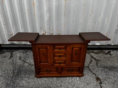 Thomasville Furniture Servidor/Bar Flip Top Nogal Rústico