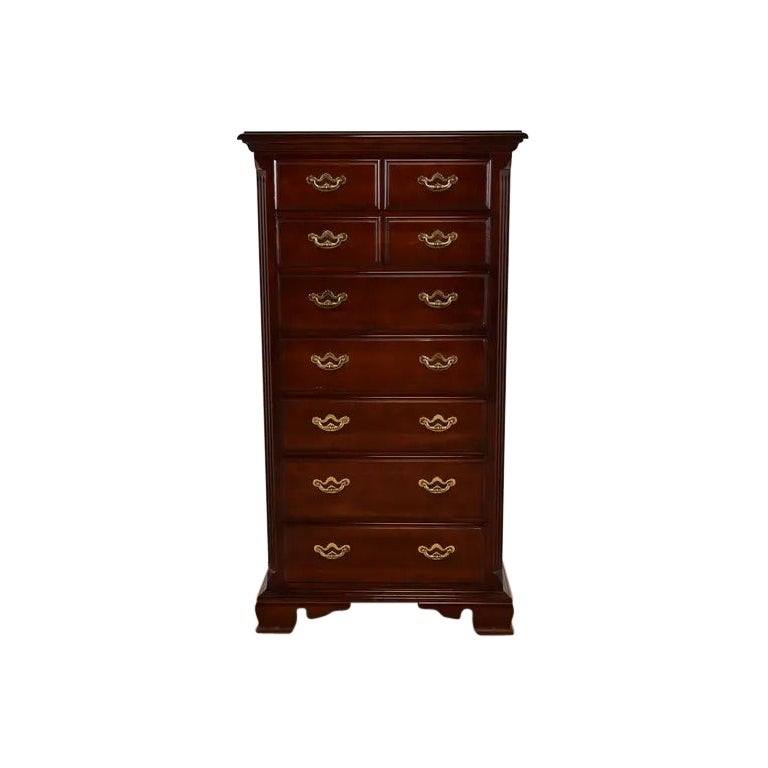 Thomasville Cassettiera da camera in legno di ciliegio intagliato o cassettiera Highboy