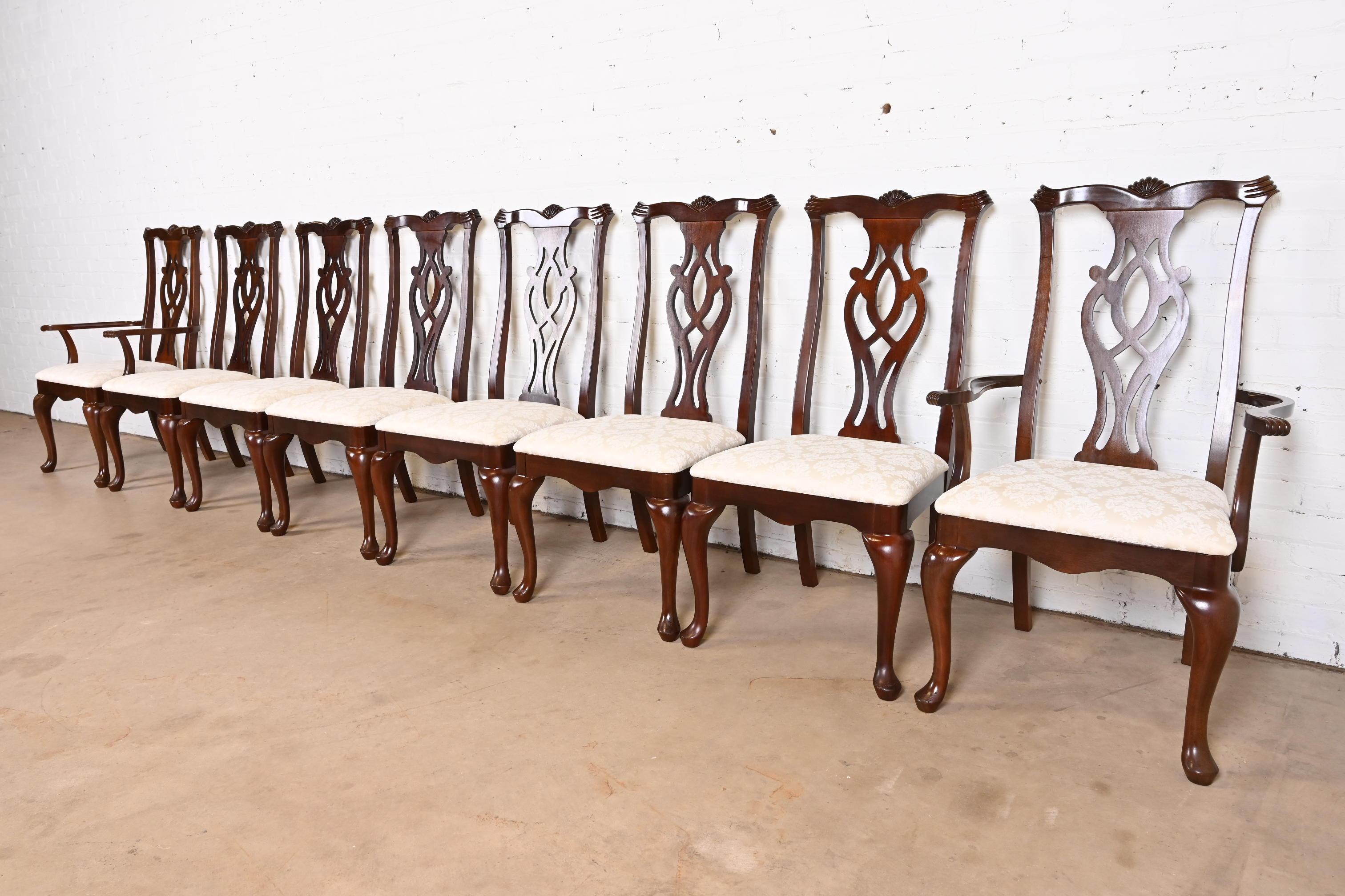 Thomasville Georgian Carved Mahogany Dining Chairs, Set of Eight In Good Condition In South Bend, IN
