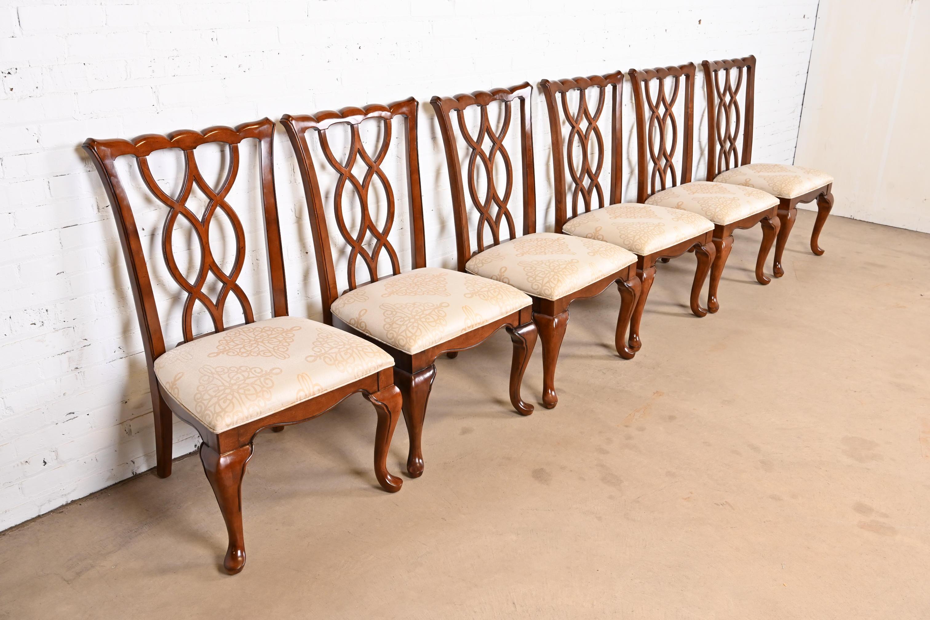 American Thomasville Georgian Carved Mahogany Dining Chairs, Set of Six For Sale