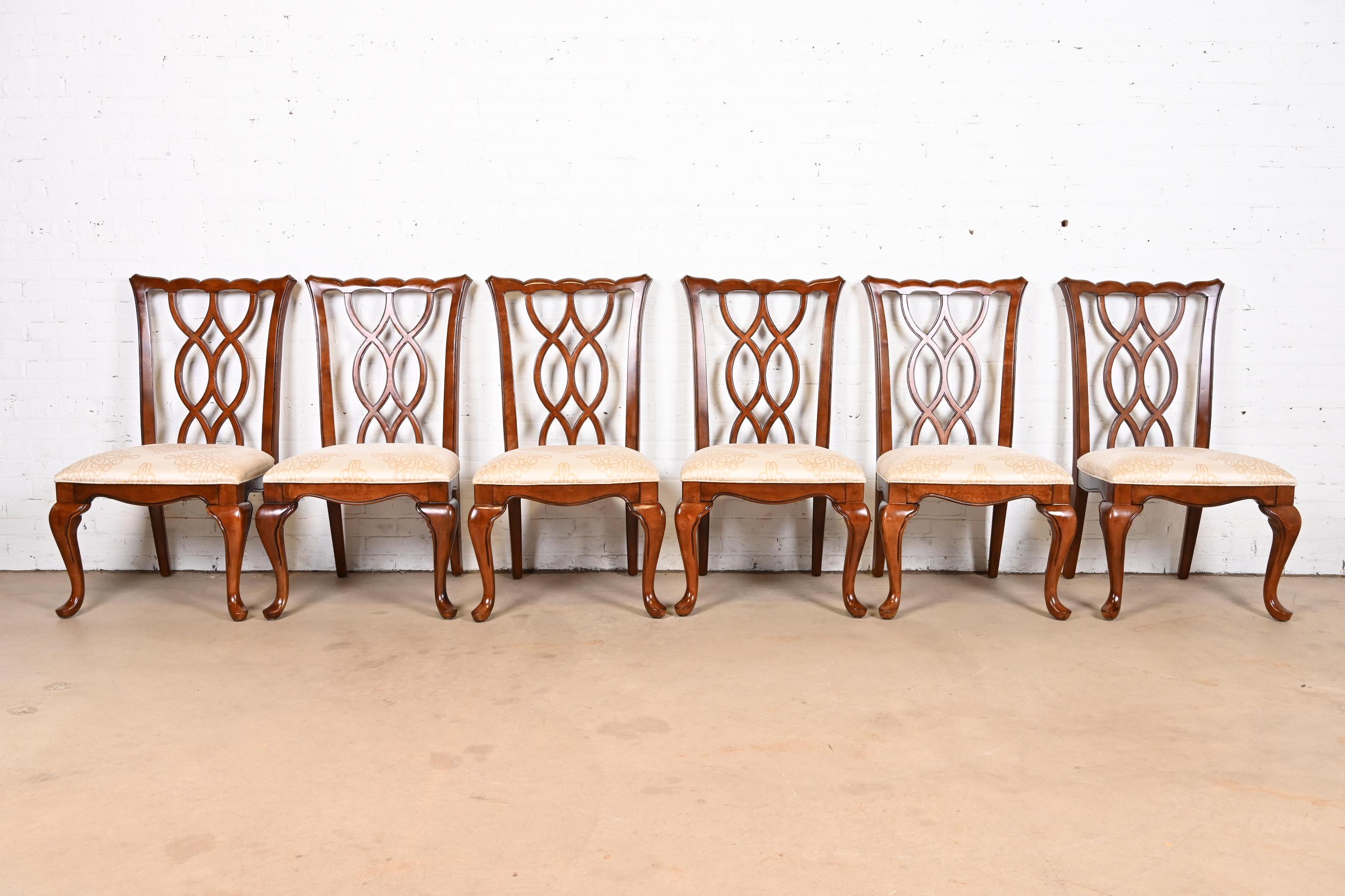 Thomasville Georgian Carved Mahogany Dining Chairs, Set of Six In Good Condition For Sale In South Bend, IN