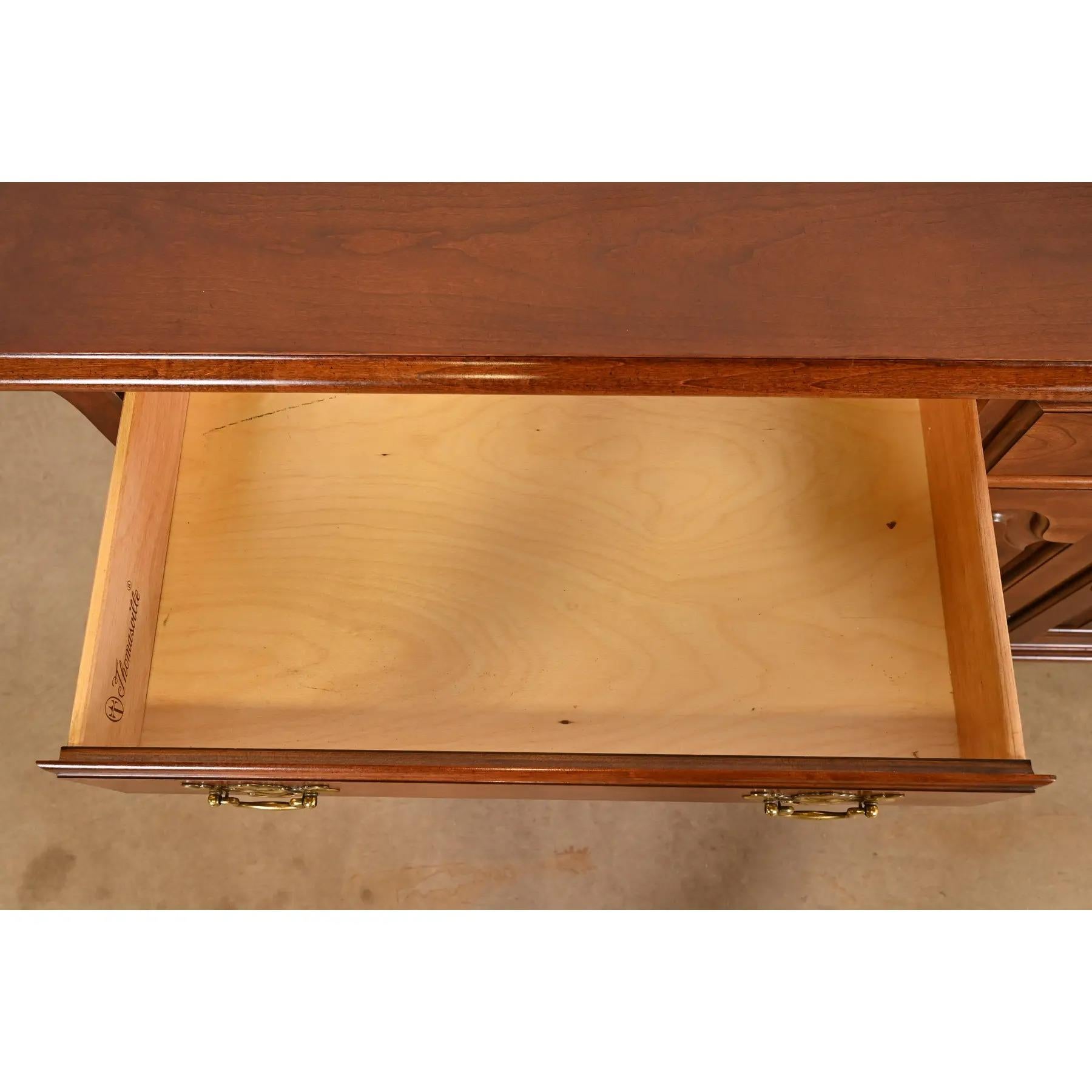 Thomasville Georgian Cherry Wood Sideboard Buffet oder Bar Schrank im Angebot 1