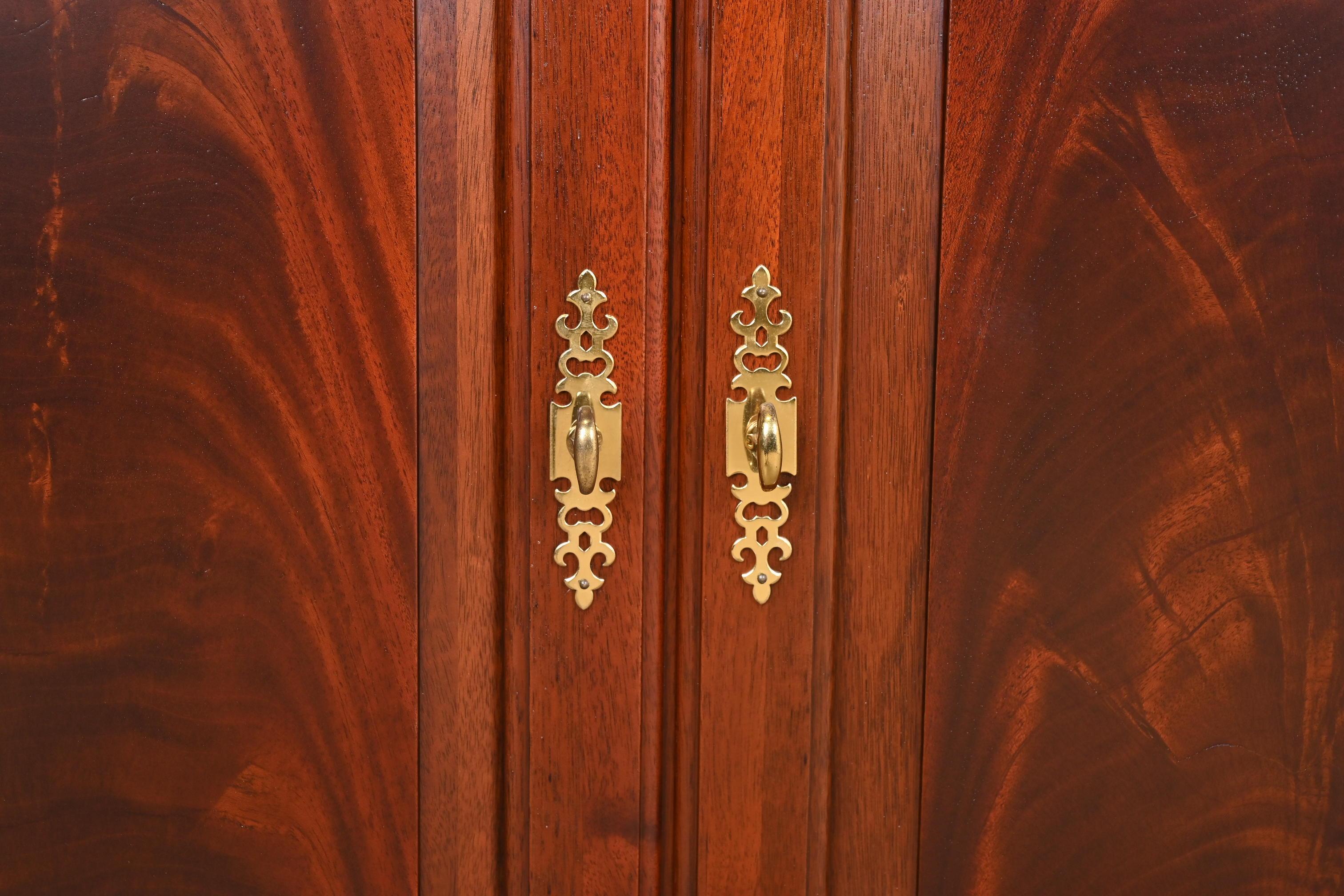 Thomasville Georgian Flame Mahogany Flip Top Server or Bar Cabinet, Refinished For Sale 12