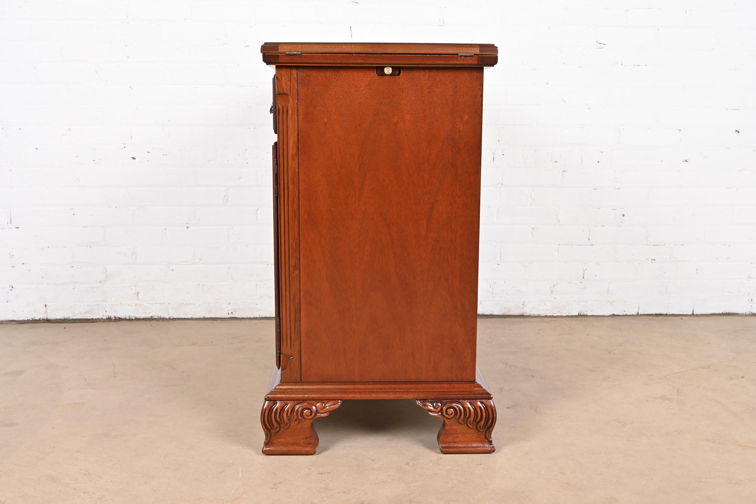 Thomasville Georgian Flame Mahogany Flip Top Server or Bar Cabinet, Refinished For Sale 13