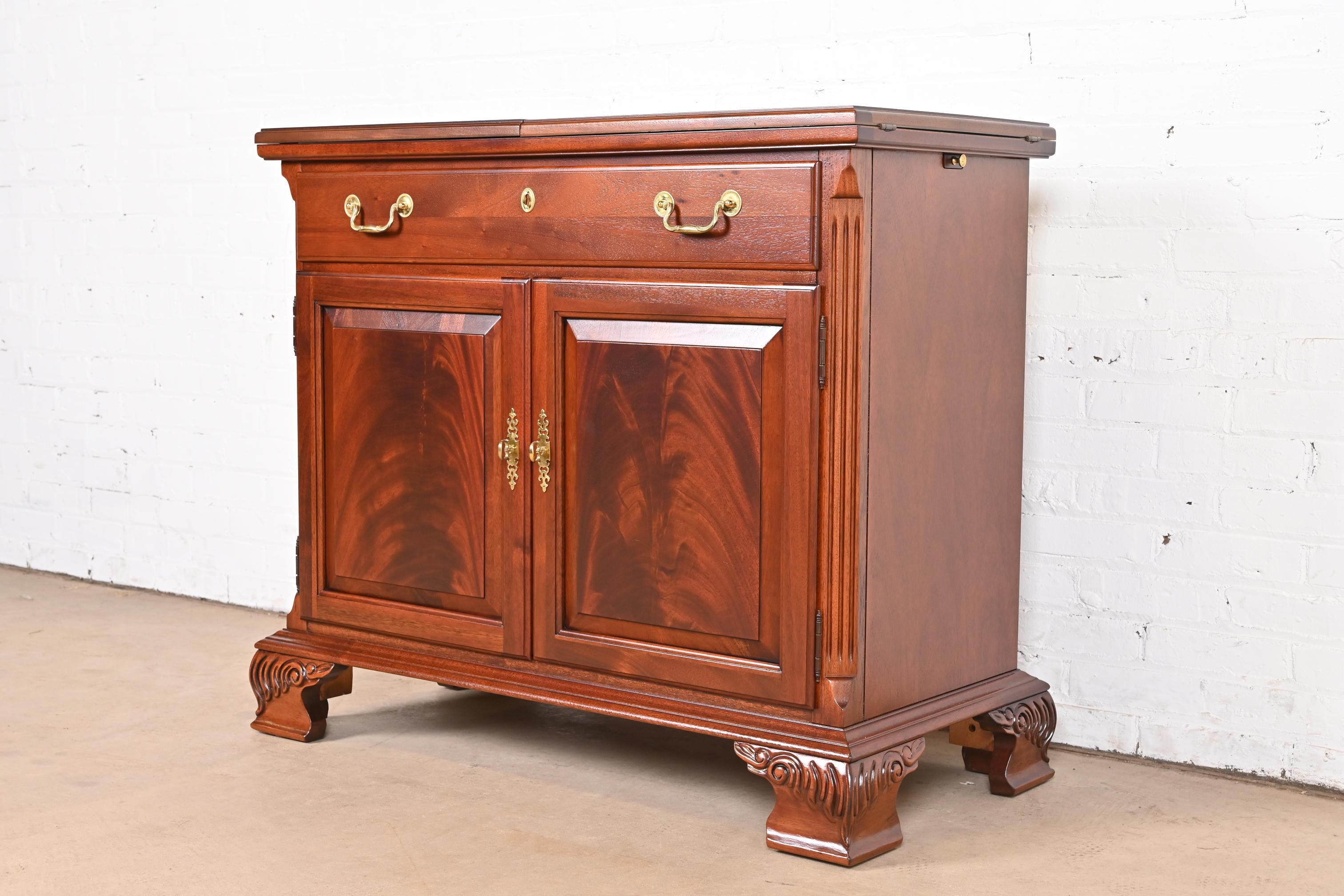 Late 20th Century Thomasville Georgian Flame Mahogany Flip Top Server or Bar Cabinet, Refinished For Sale