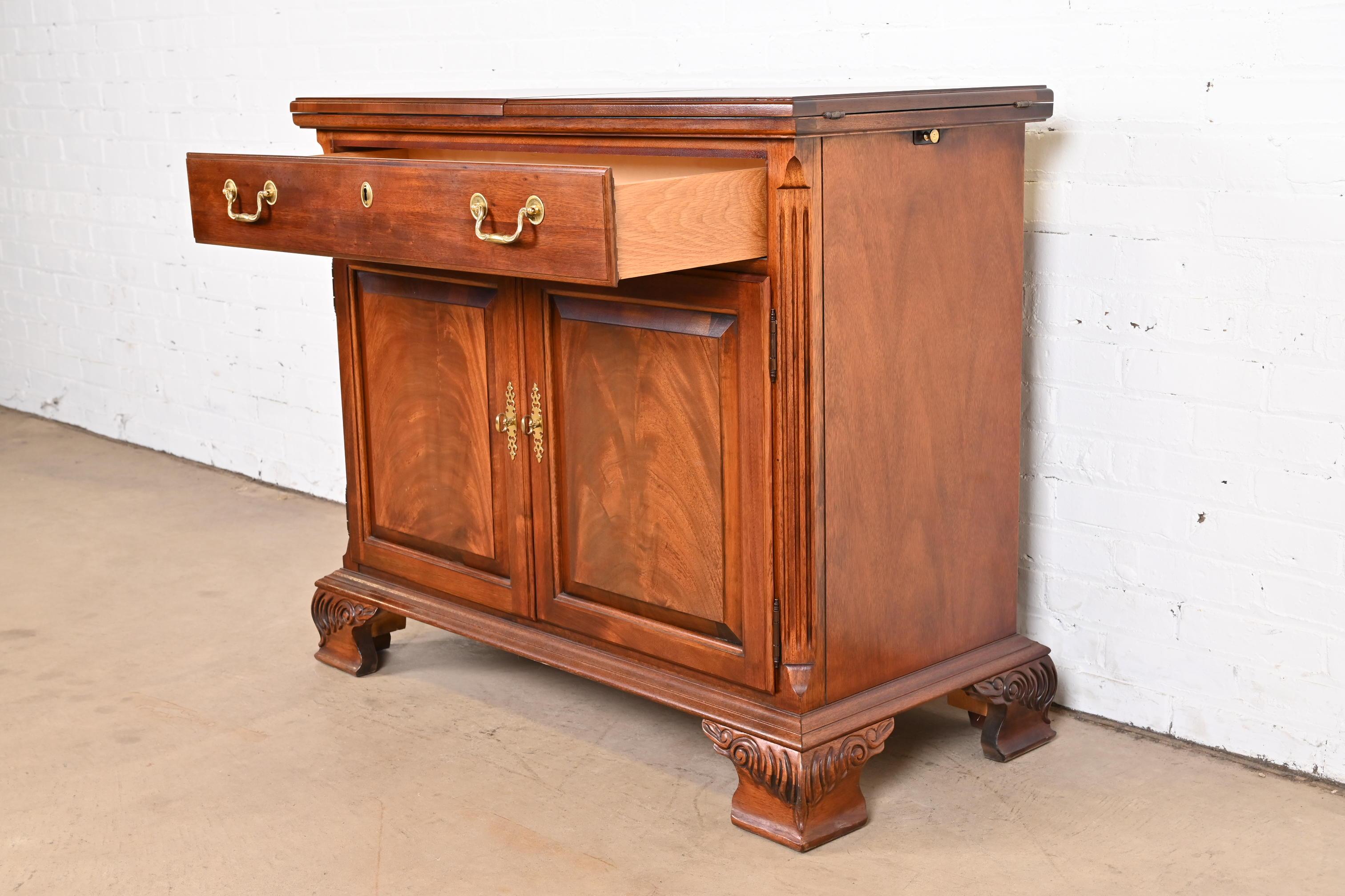 Thomasville Georgian Mahogany Flip Top Server or Bar Cabinet In Good Condition In South Bend, IN