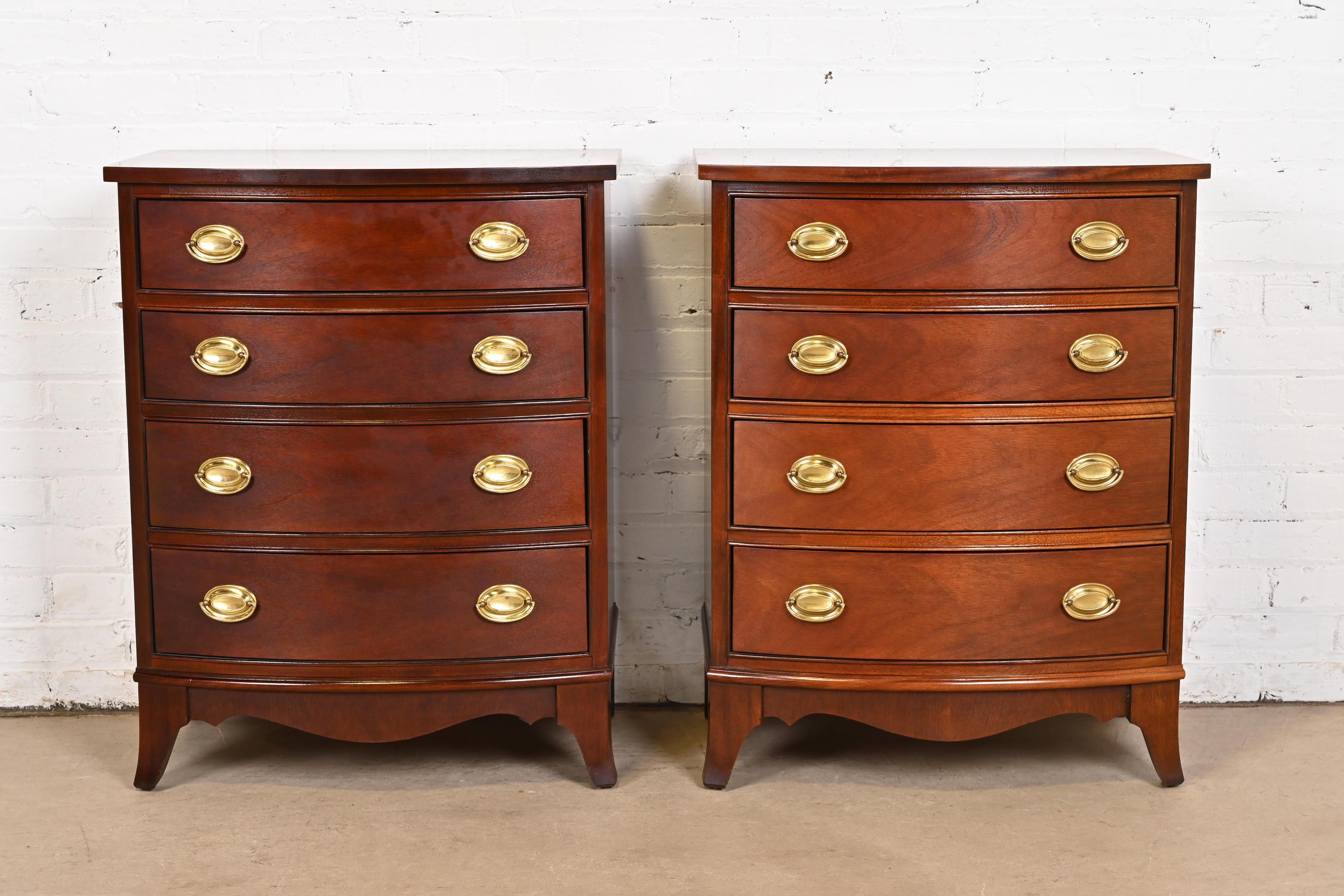 American Thomasville Georgian Mahogany Four-Drawer Bow Front Bedside Chests, Pair