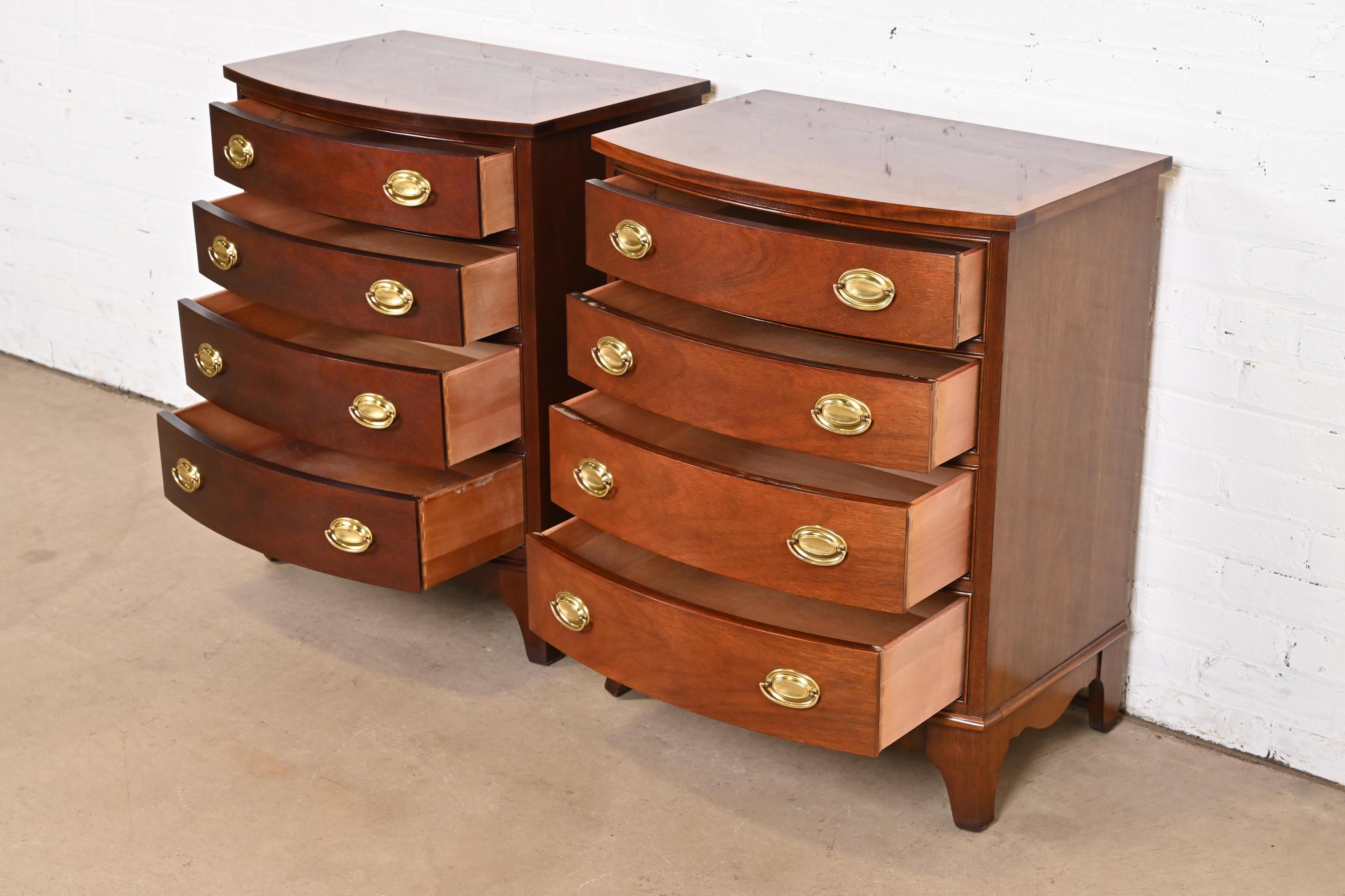 Thomasville Georgian Mahogany Four-Drawer Bow Front Bedside Chests, Pair 1