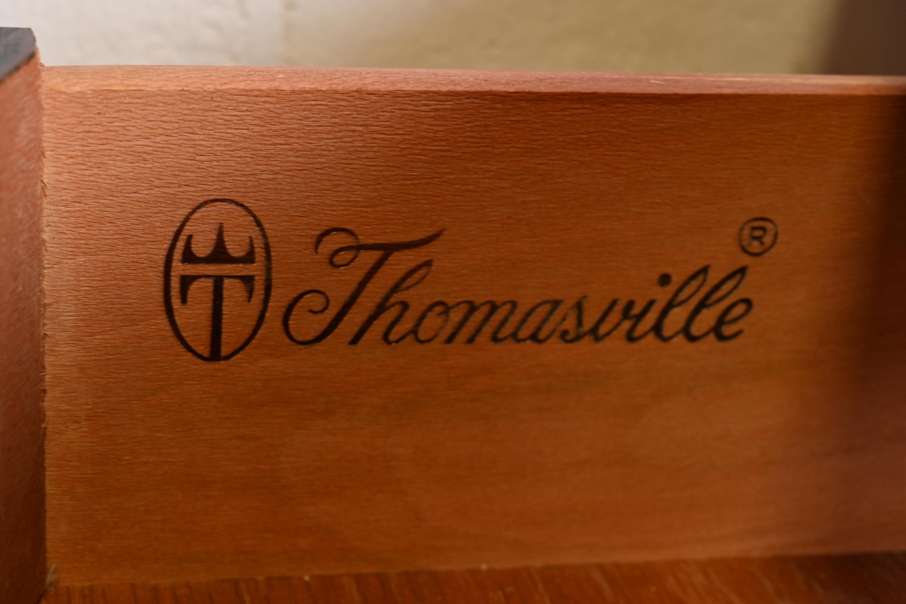 Thomasville Georgian Mahogany Four-Drawer Bow Front Bedside Chests, Pair 2