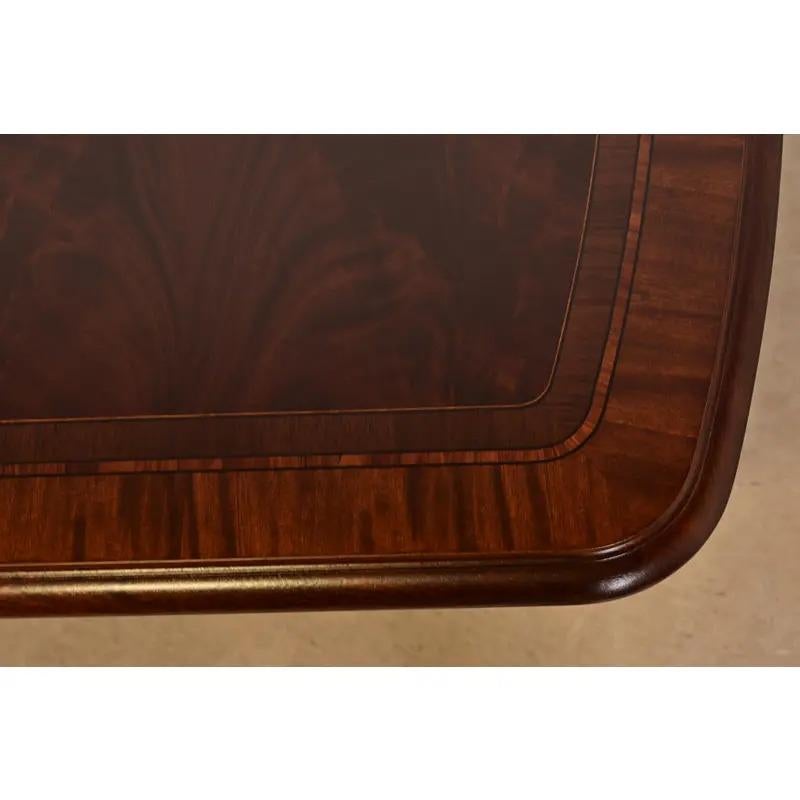 Table de salle à manger à rallonge à piédestal en acajou de Thomasville, nouvellement repeinte en vente 4