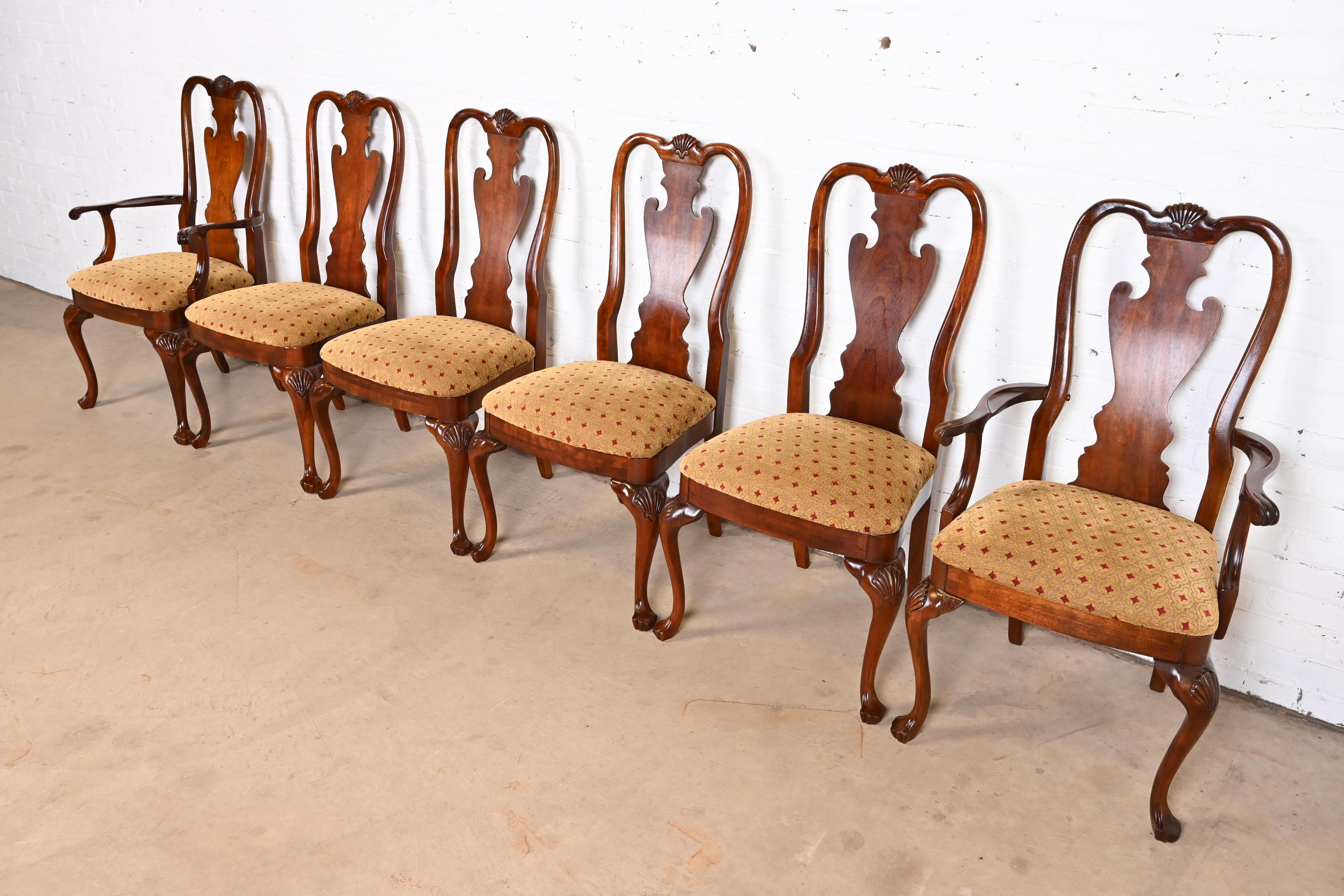 An outstanding set of six Georgian or Queen Anne style dining chairs

By Thomasville

USA, circa 1980s

Solid carved mahogany frames, with gold and red upholstered seats.

Measures:
Side chairs - 21.75