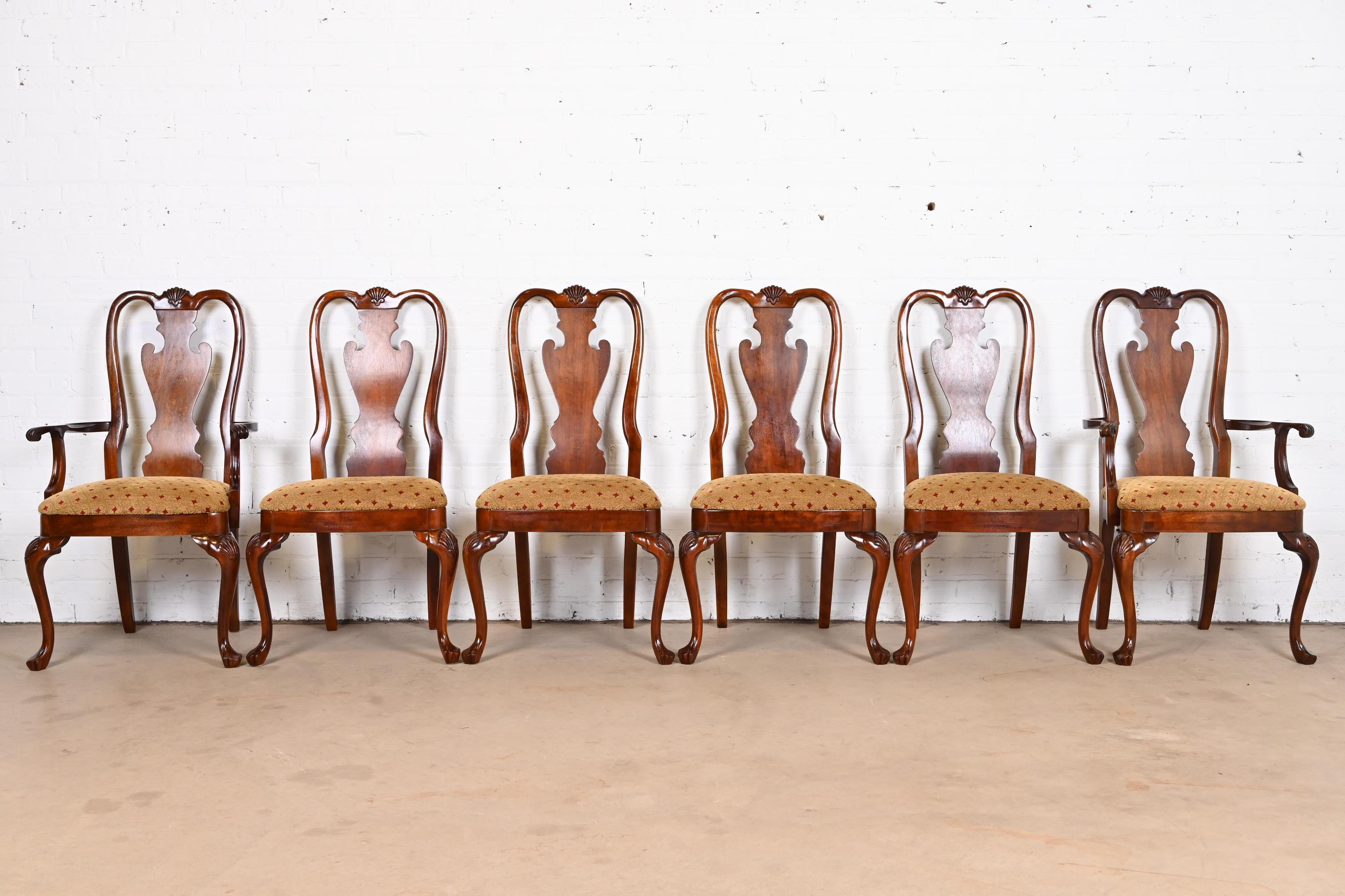 American Thomasville Georgian Queen Anne Carved Mahogany Dining Chairs, Set of Six For Sale