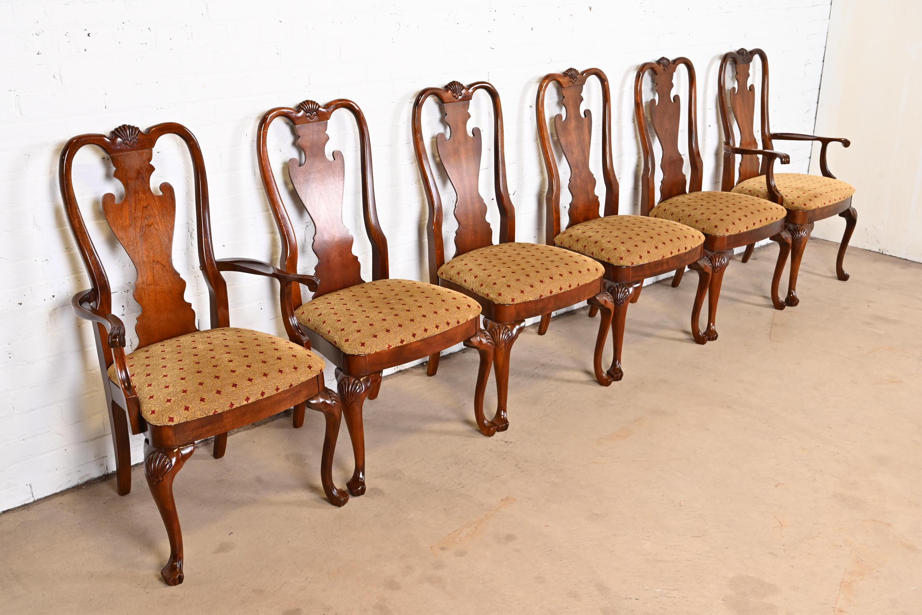 Thomasville Georgian Queen Anne Carved Mahogany Dining Chairs, Set of Six In Good Condition For Sale In South Bend, IN