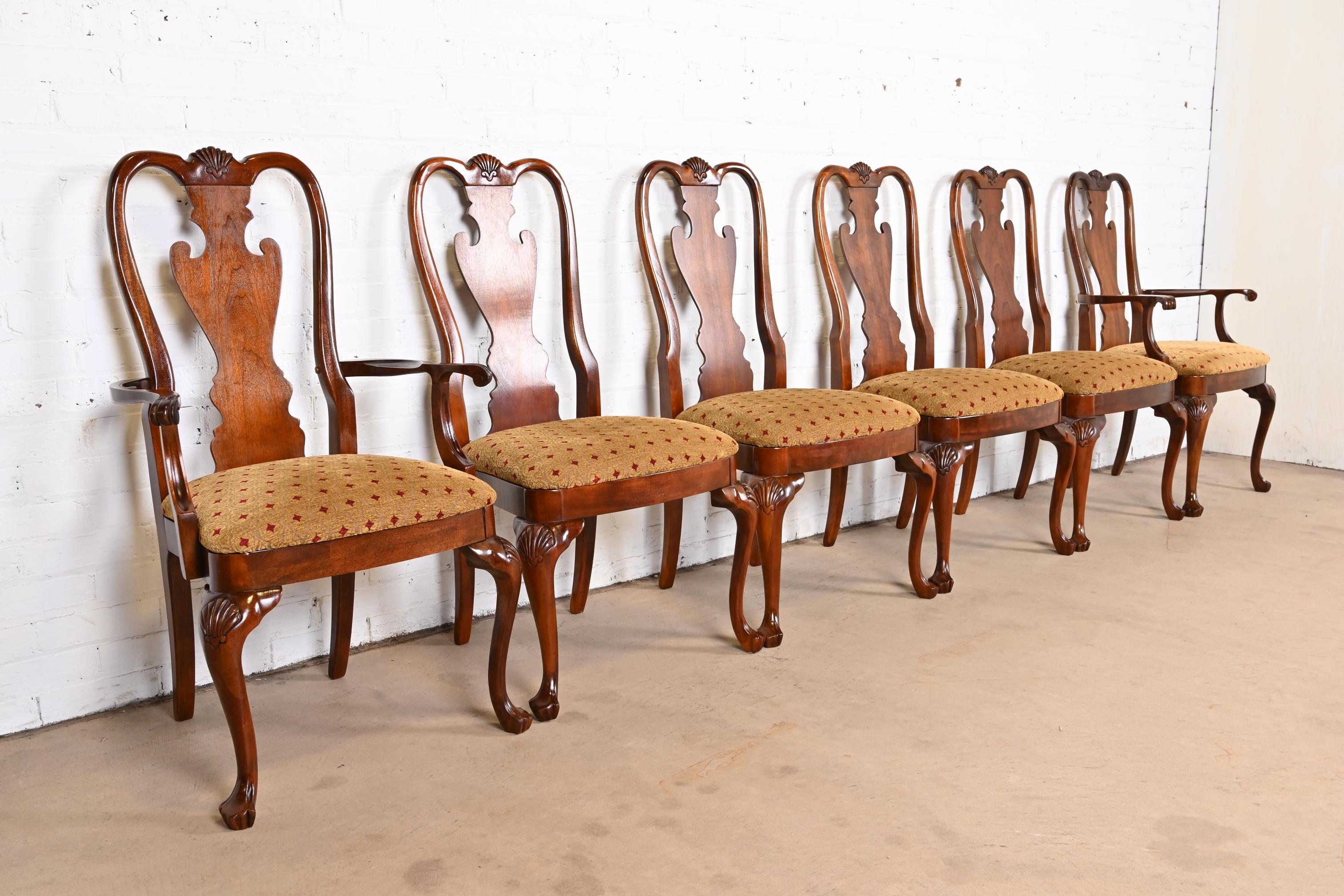 Late 20th Century Thomasville Georgian Queen Anne Carved Mahogany Dining Chairs, Set of Six For Sale