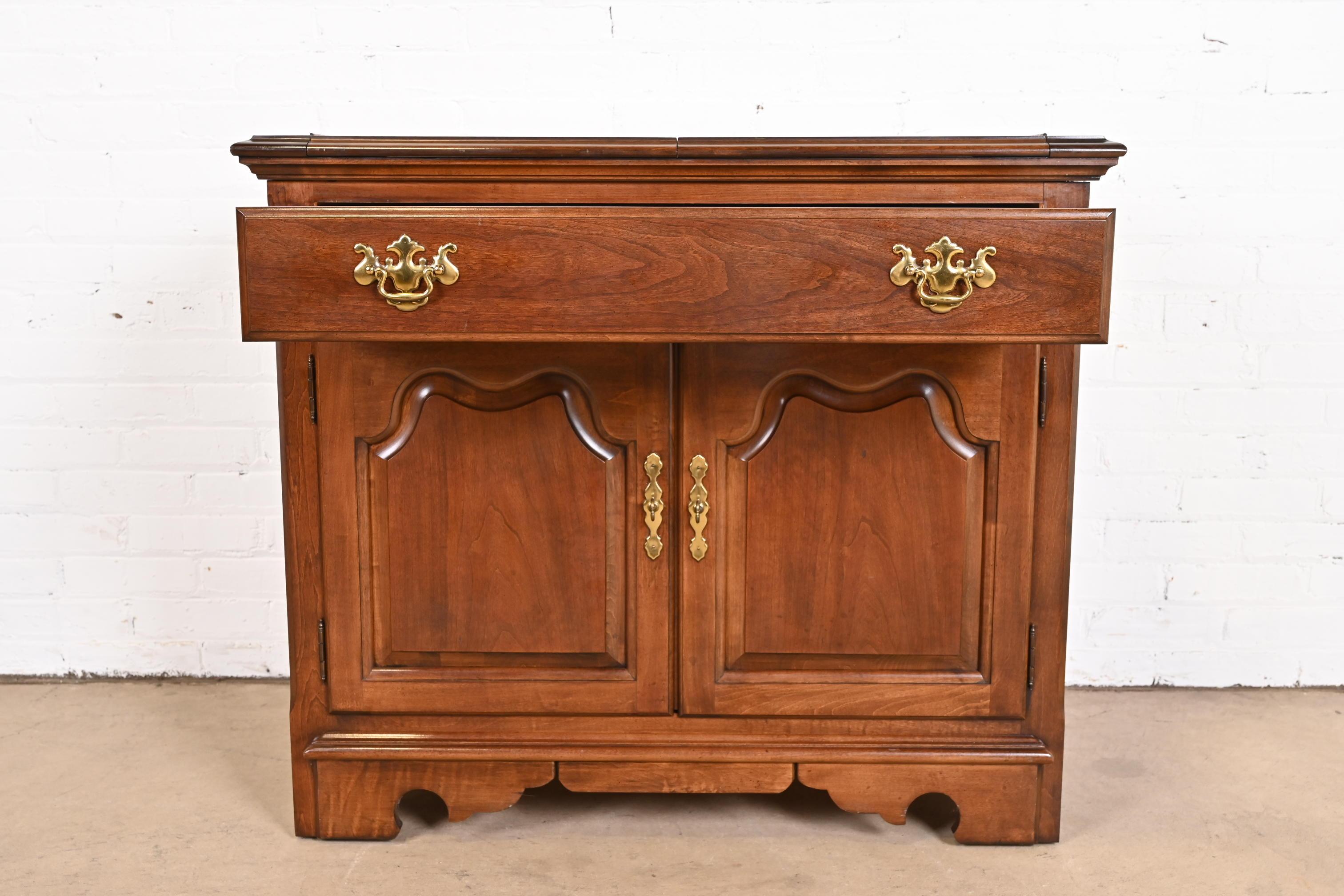 Thomasville Georgian Solid Cherry Wood Flip Top Server or Bar Cabinet In Good Condition For Sale In South Bend, IN