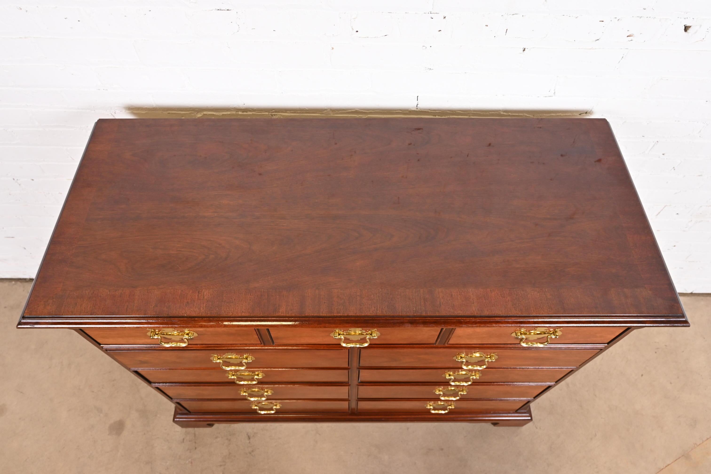 Thomasville Georgian Solid Mahogany Eleven-Drawer Dresser or Chest of Drawers For Sale 4