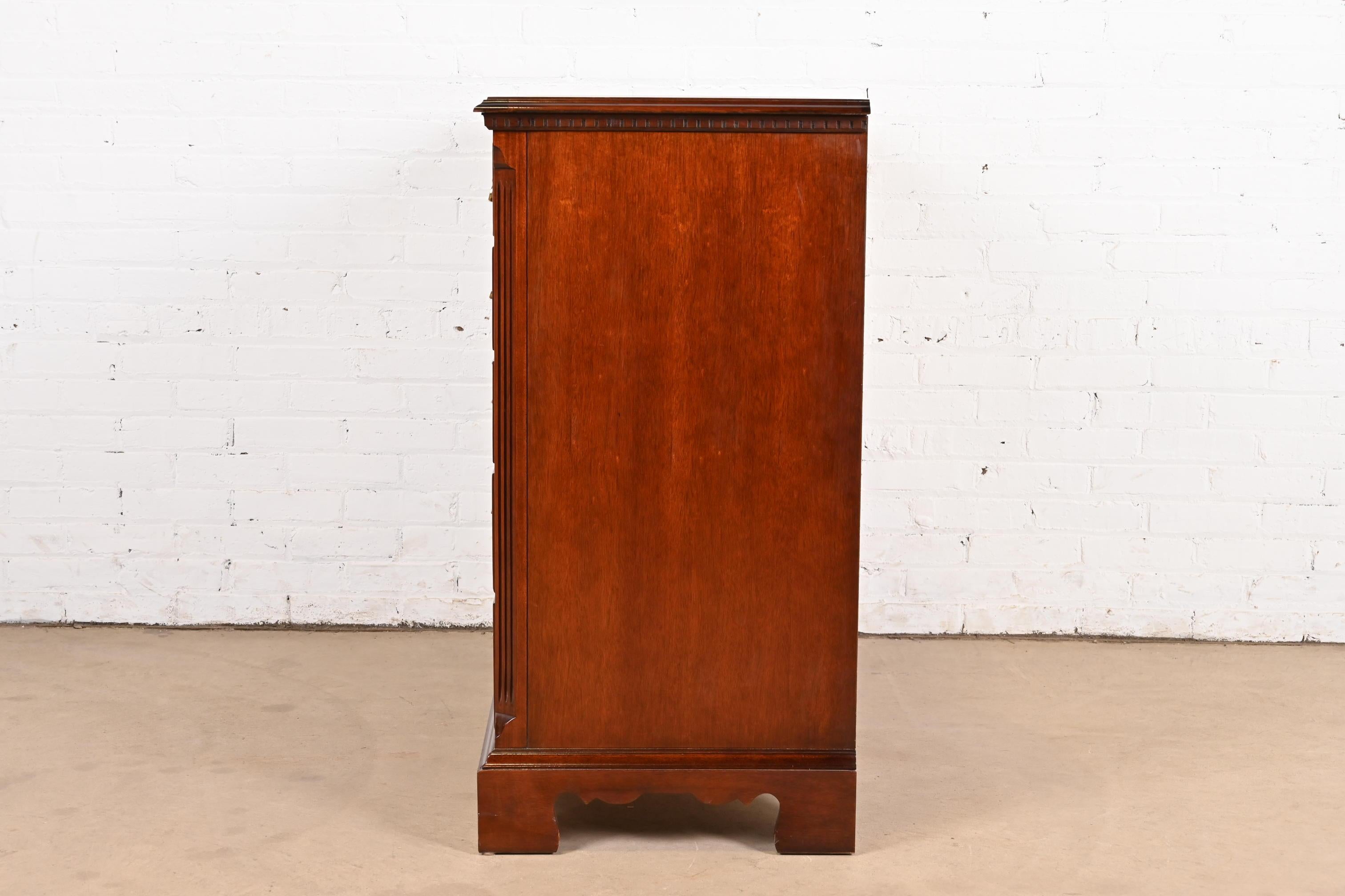 Thomasville Georgian Solid Mahogany Eleven-Drawer Dresser or Chest of Drawers For Sale 5