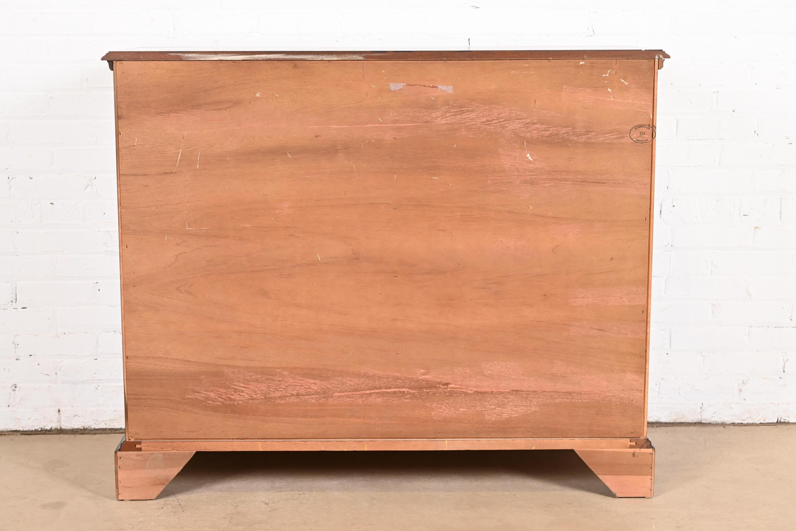 Thomasville Georgian Solid Mahogany Eleven-Drawer Dresser or Chest of Drawers For Sale 6